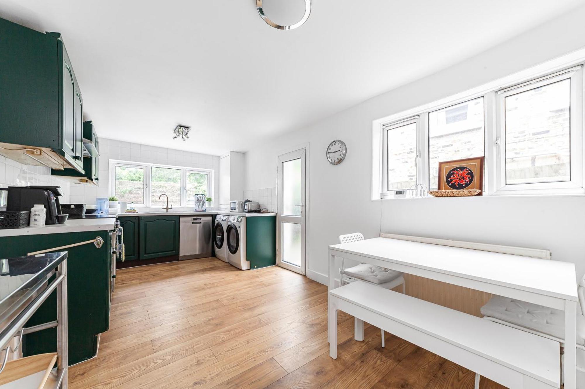 Modern Victorian With Secret Garden Semesterbostad *
