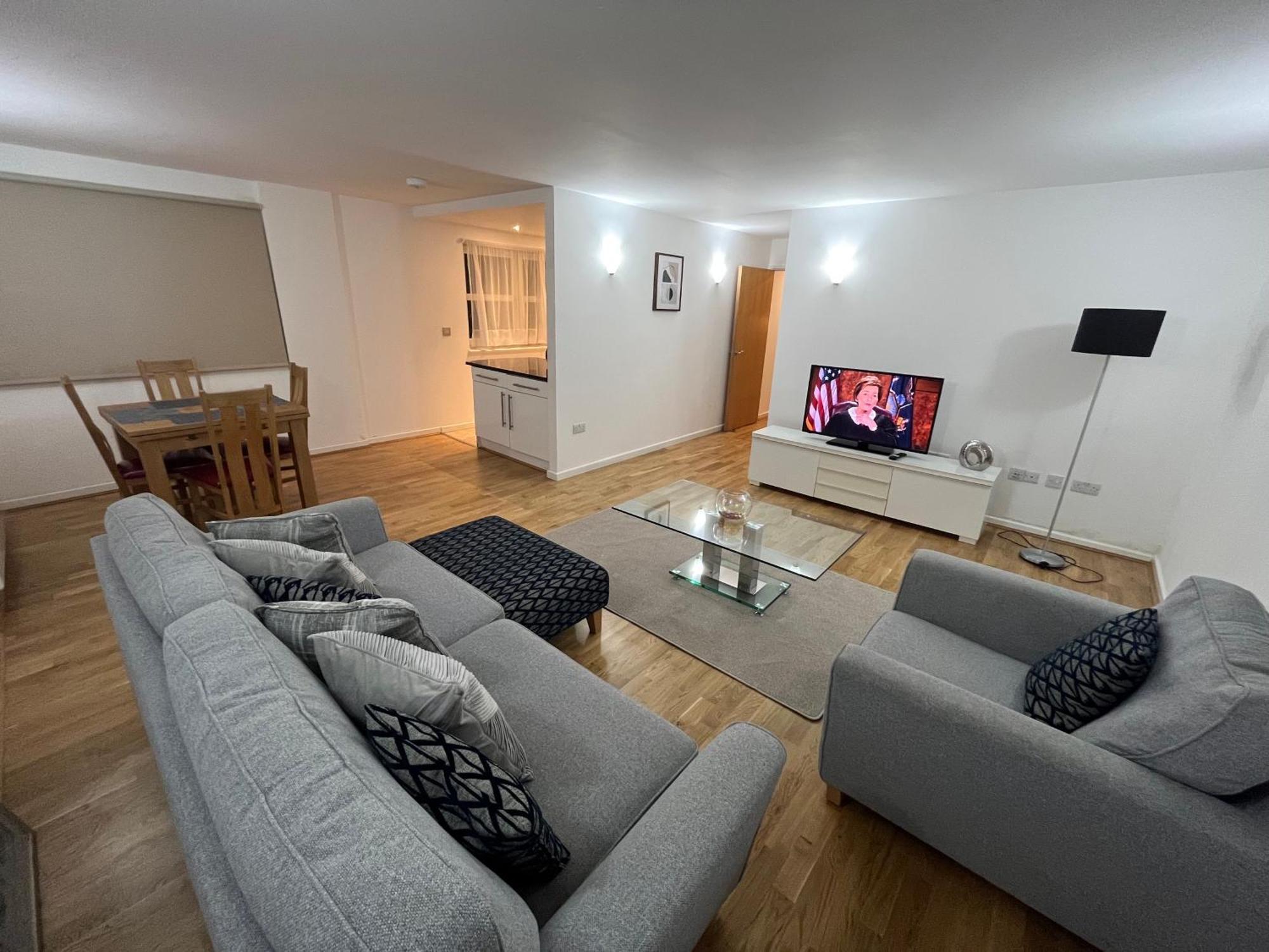 Roomzzz Near The Excel Exhibition Centre Royal Victoria O2 Arena Central 24 Hour Self Check-in Guest house London
