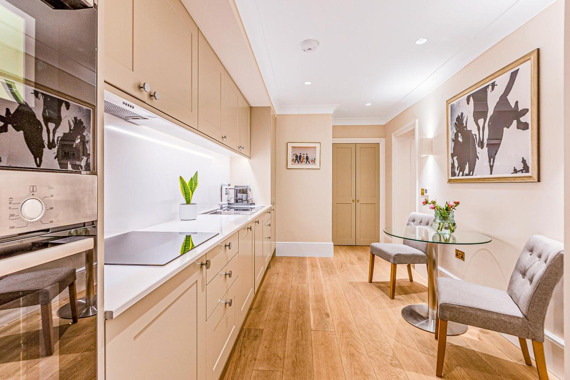 Immense Studio, Prime Location Belgravia, Chelsea Apartment