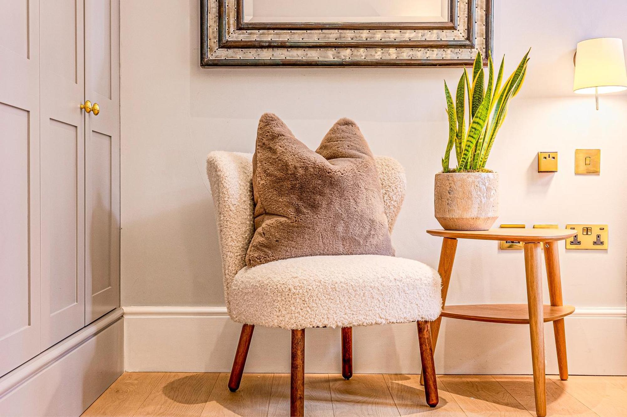 Immense Studio, Prime Location Belgravia, Chelsea Apartment *