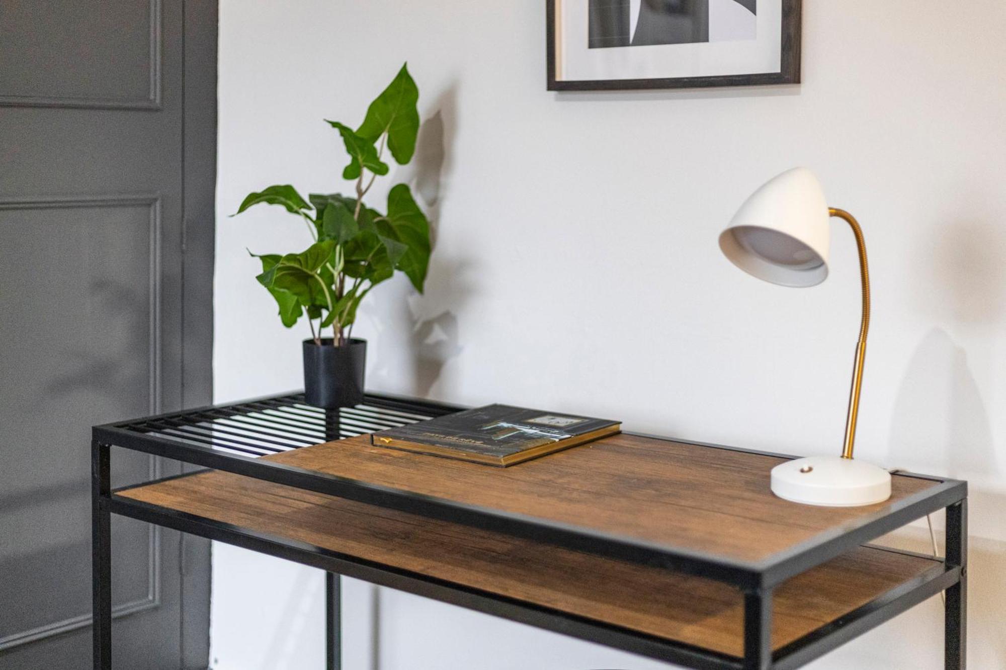 Bright & Airy Rooftop In Leilighet *