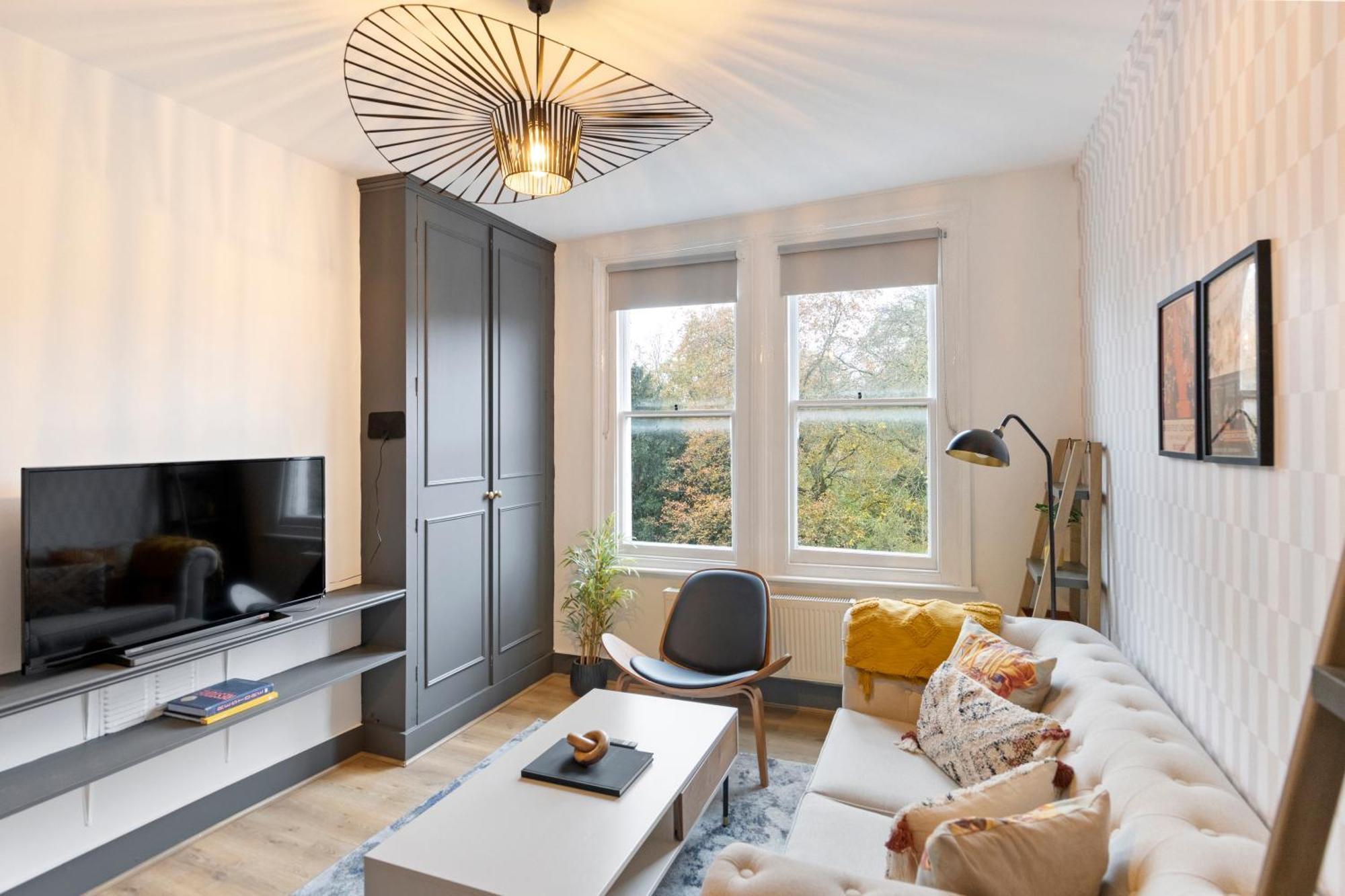 Bright & Airy Rooftop In Leilighet London