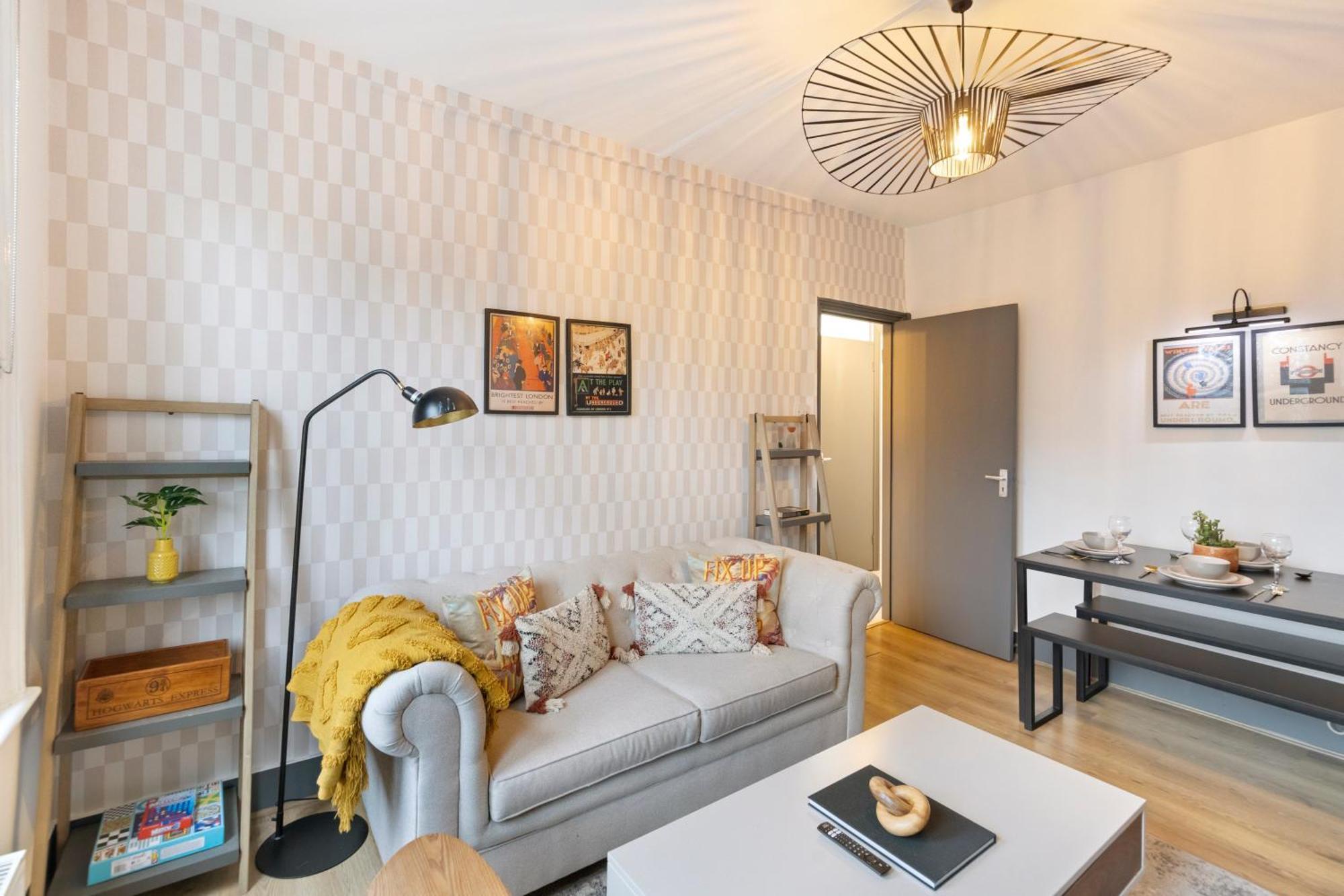Bright & Airy Rooftop In Leilighet
