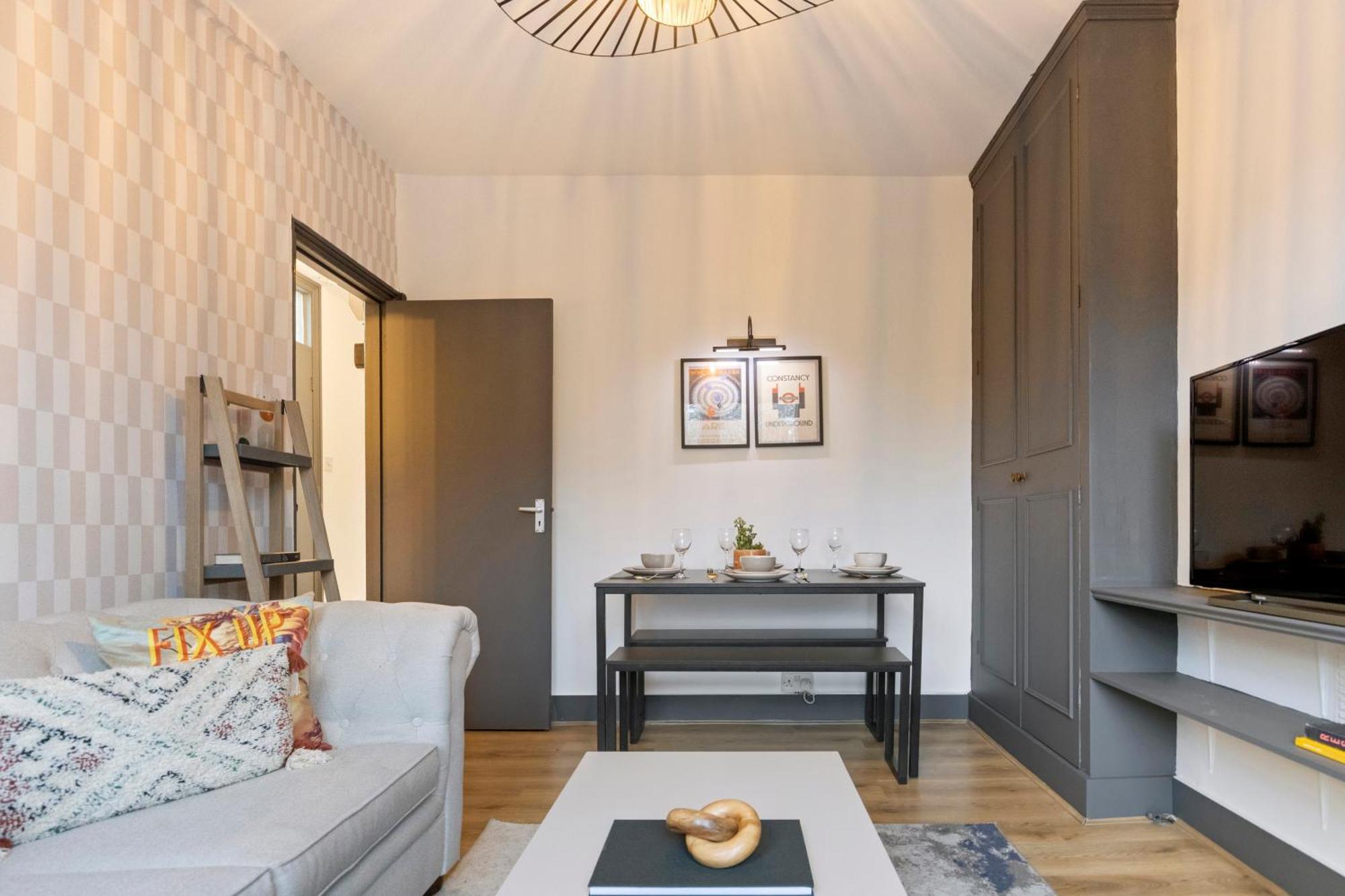 Bright & Airy Rooftop In Leilighet
