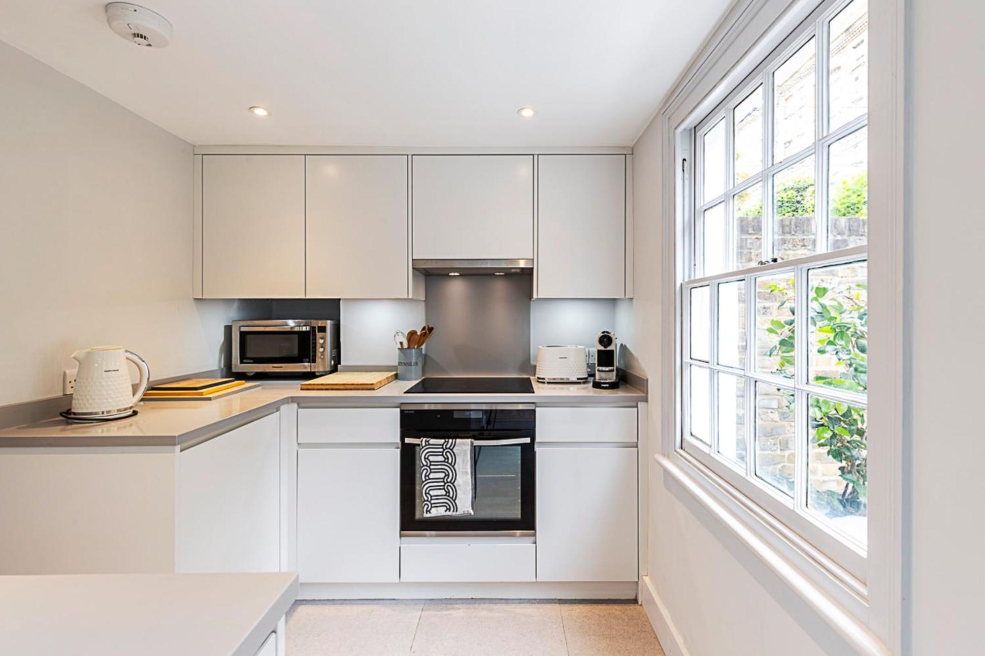 Renovated Historic & Garden In Enclave Holiday home