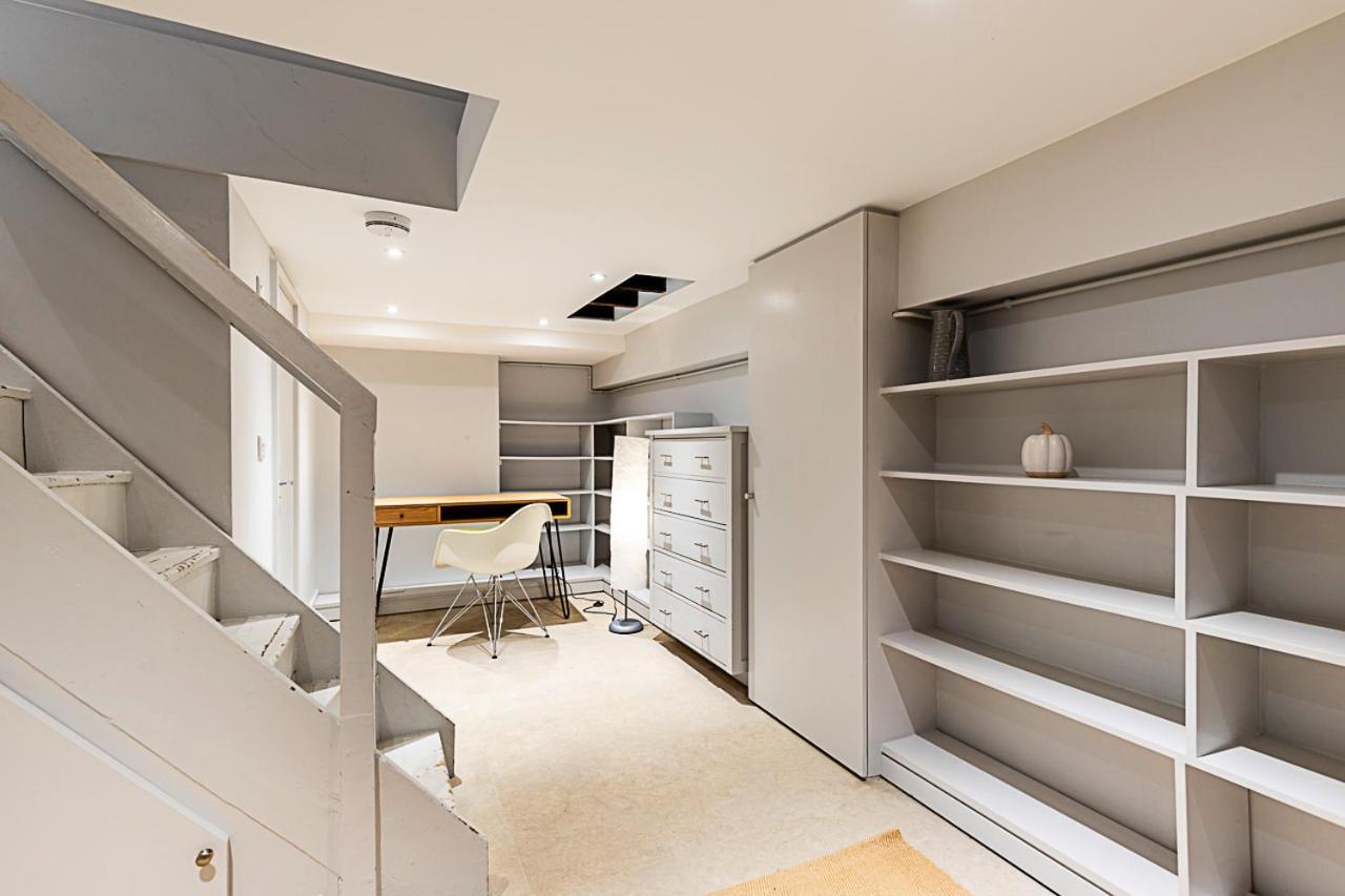 Renovated Historic & Garden In Enclave Holiday home London