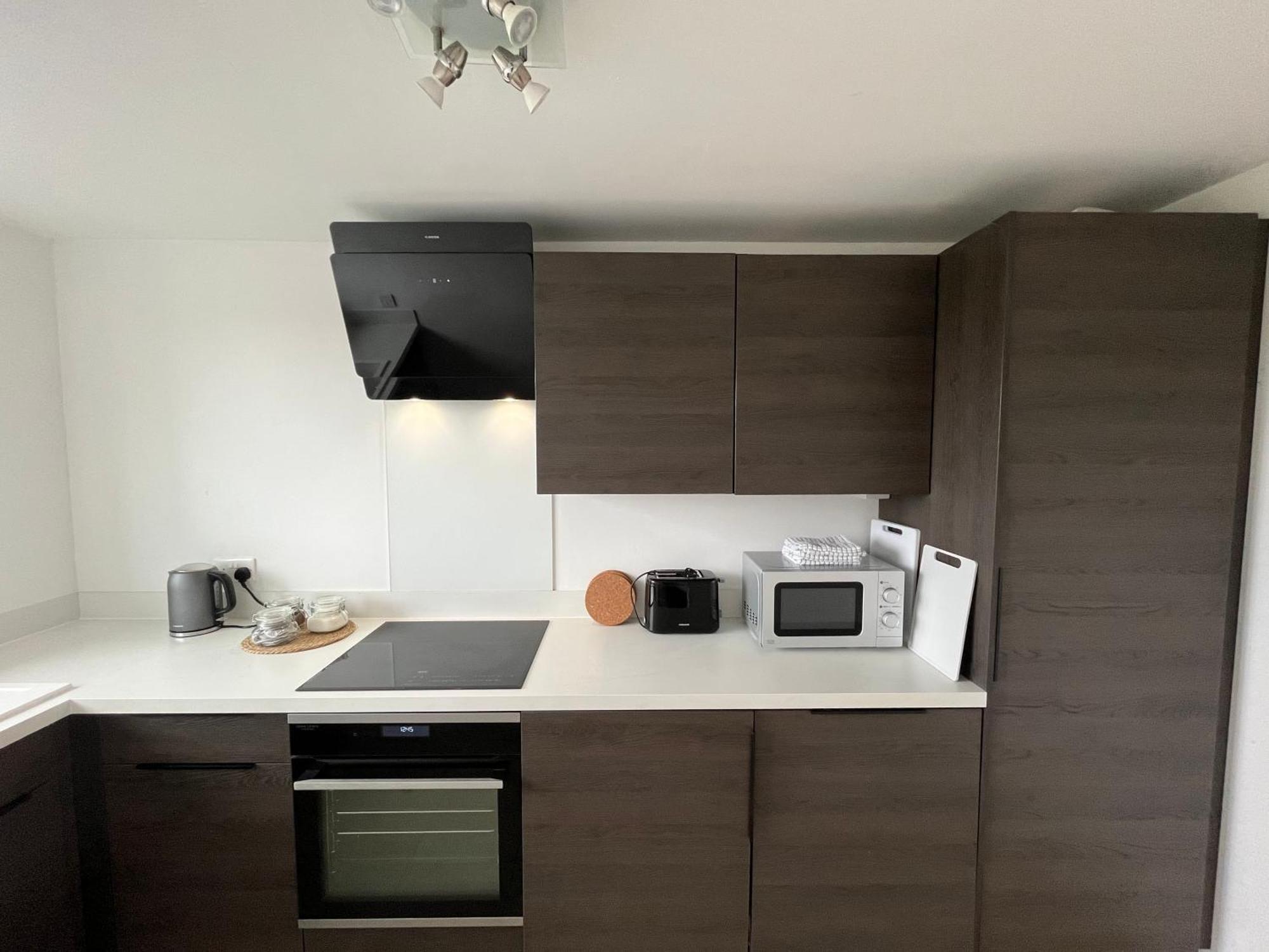 Spacious 2 Bed Flat Near Elizabeth Line Lägenhet