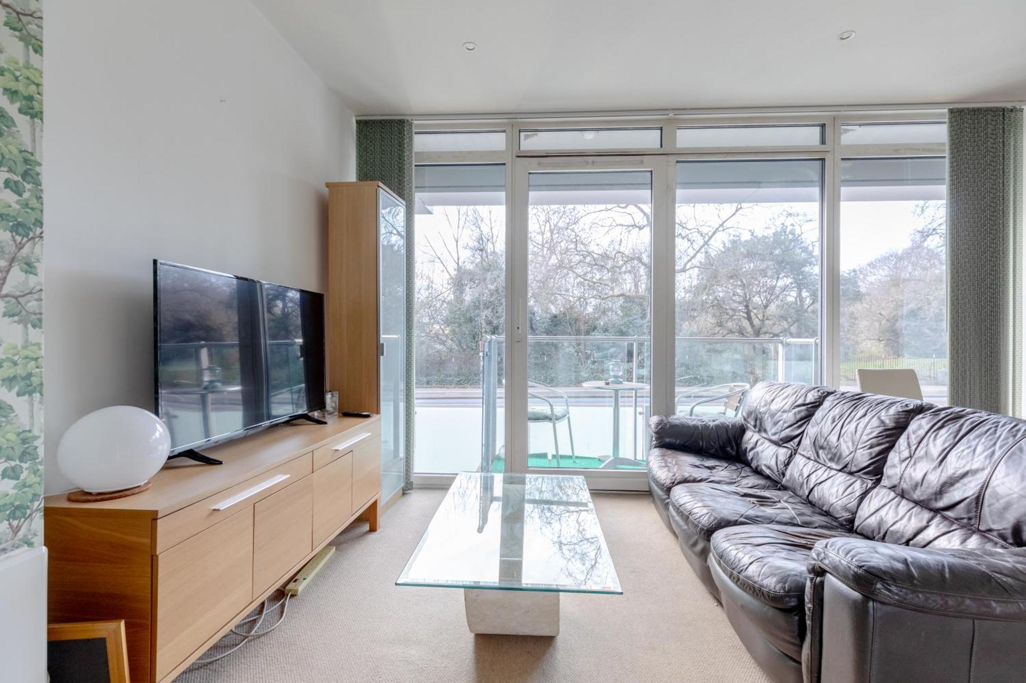 Minimal With Views Over Battersea Park * Londres