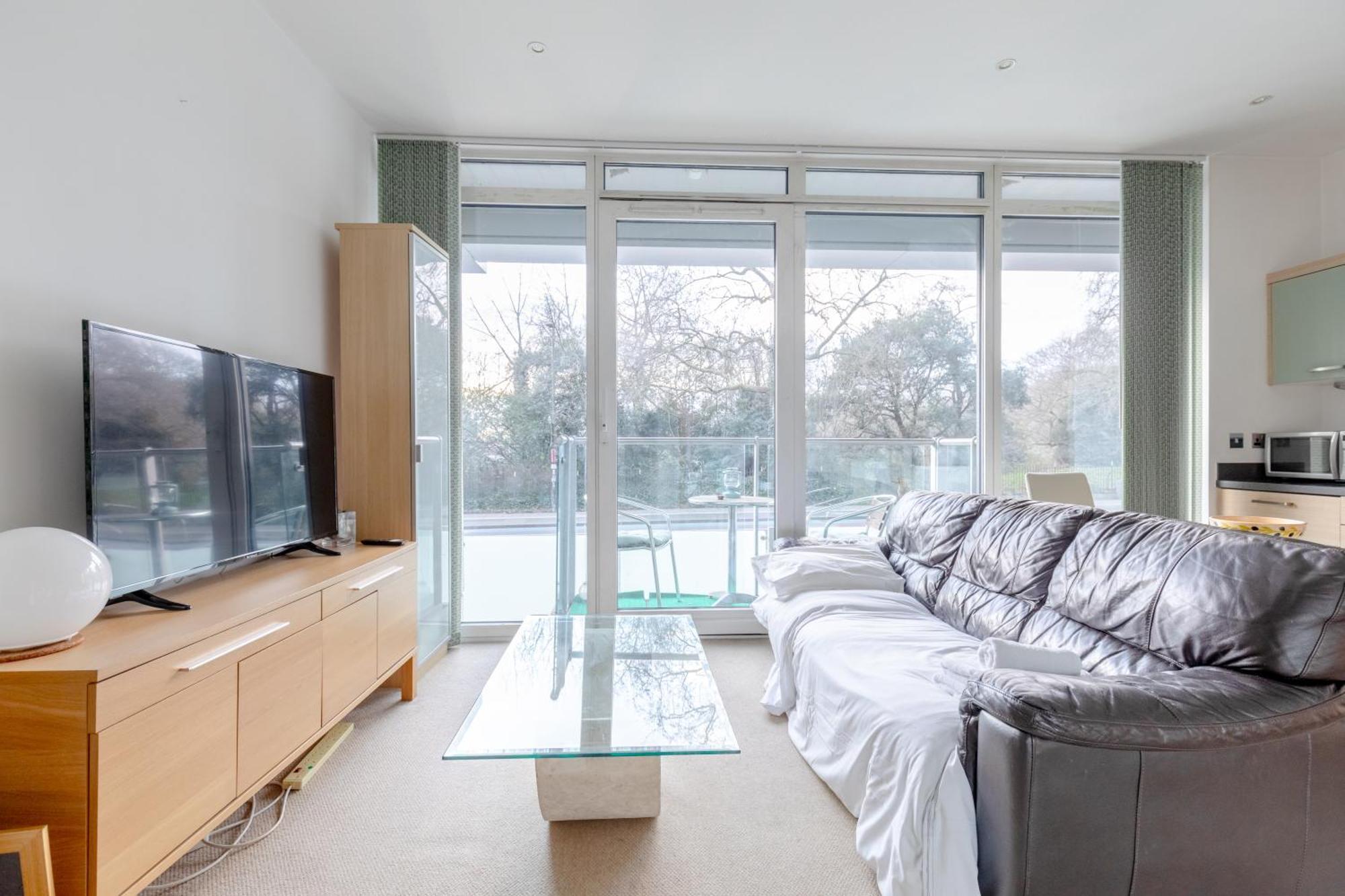 Minimal With Views Over Battersea Park * Londen