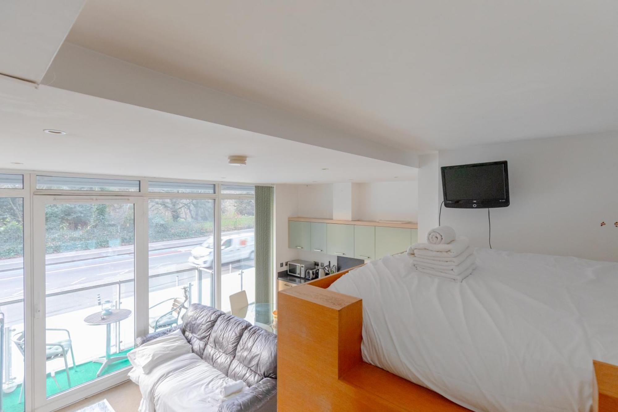 Minimal With Views Over Battersea Park Appartement Londen