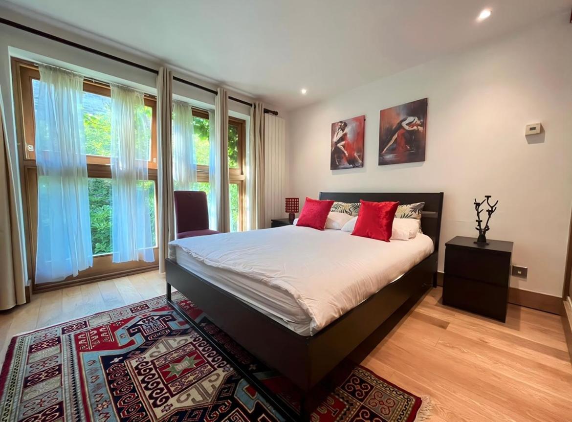 Luxury 2 Double Bedroom Flat - Kensington London