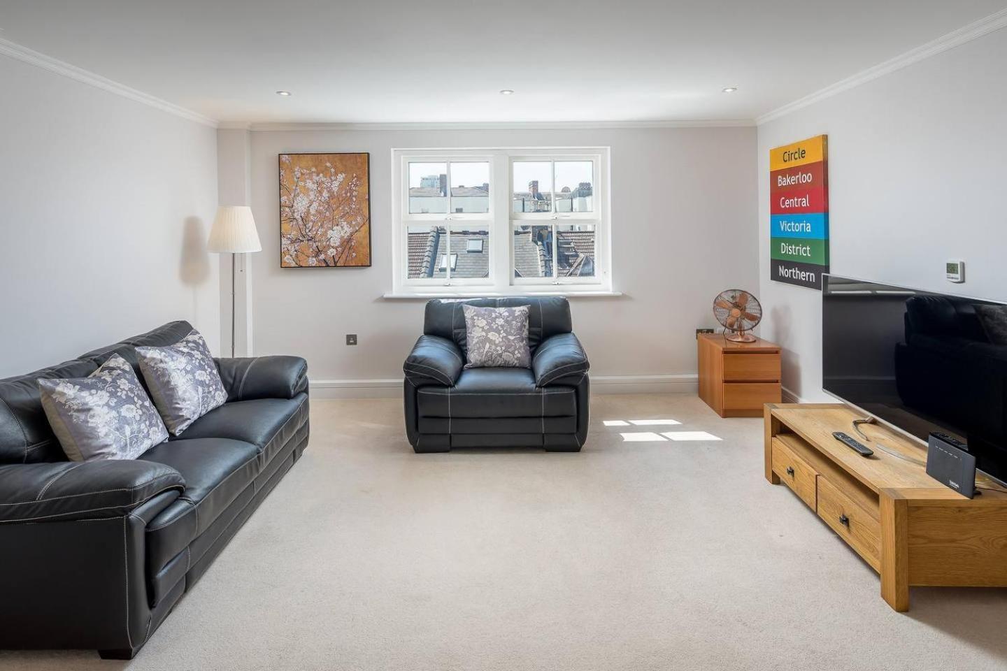 Apartment Modern Luxury Apartment, Sleeps Five, Barons Court
