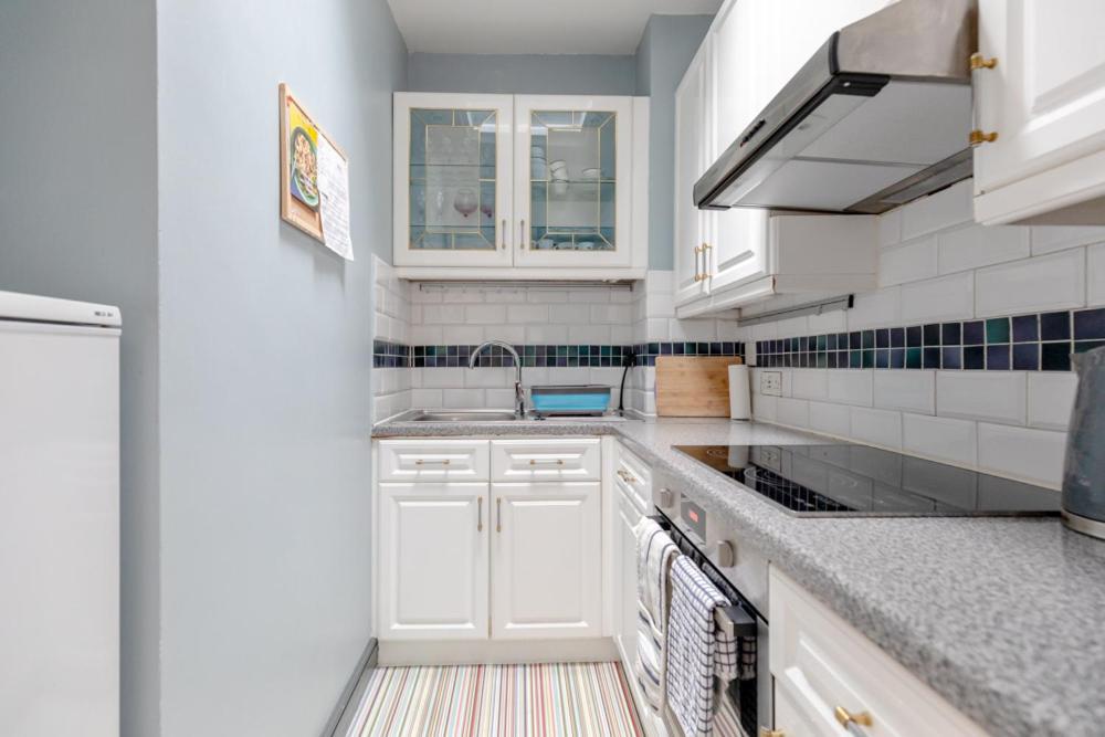 Quaint & Cosy 1 Bedroom Flat - Kensington Olympia! Lägenhet London