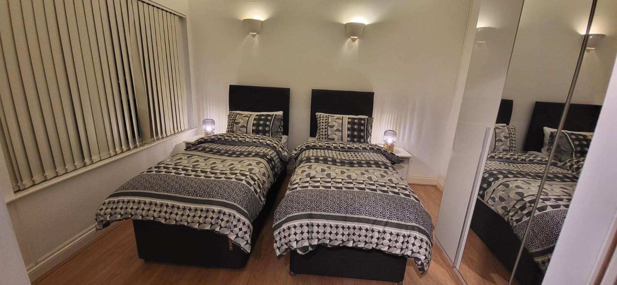 1 Bed, G-floor Close To O2, Excel And Airport *