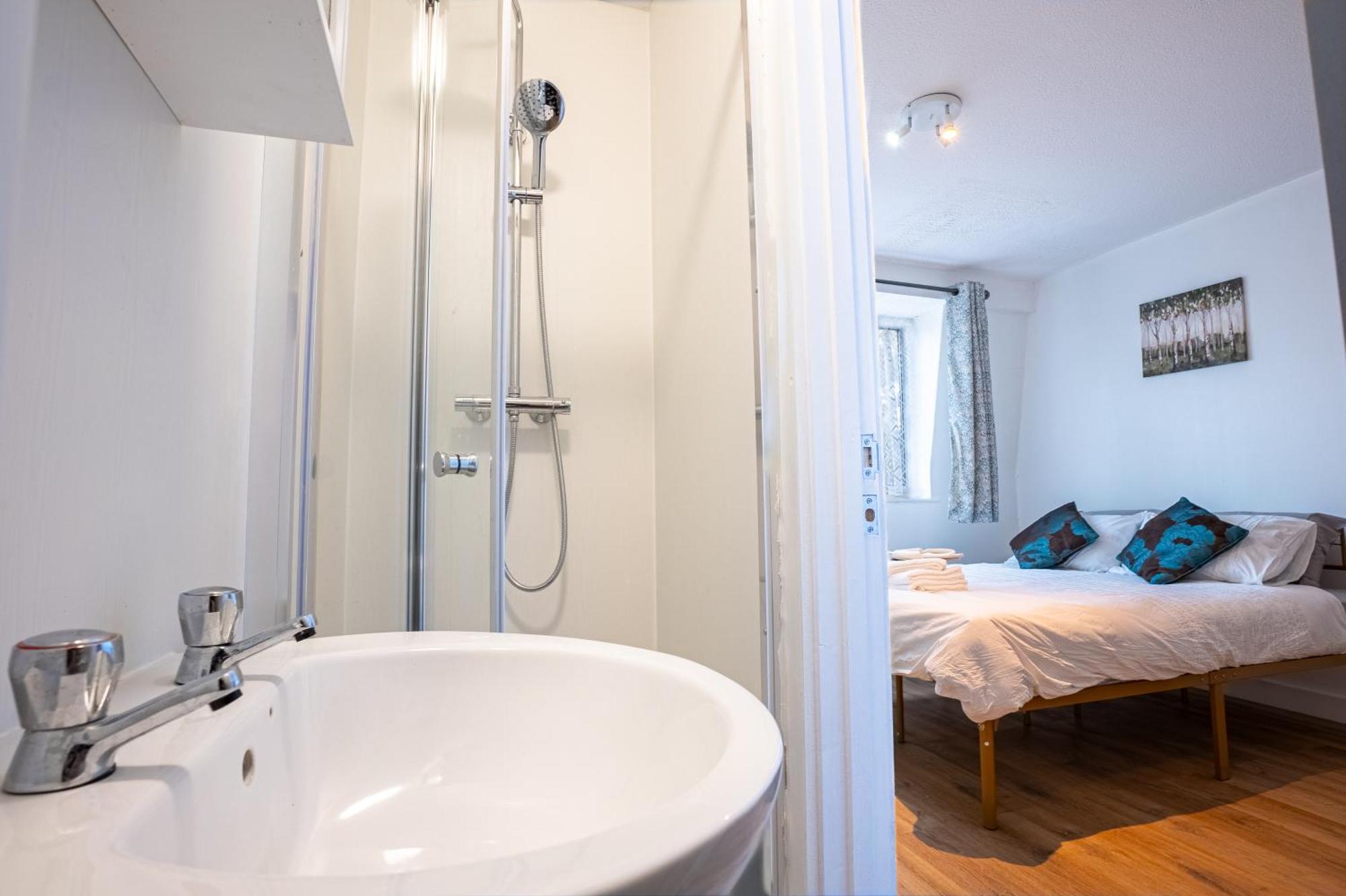Privat overnatting Docklands Near Excel And Airport 2 Double Ensuites For Up To 4 People *