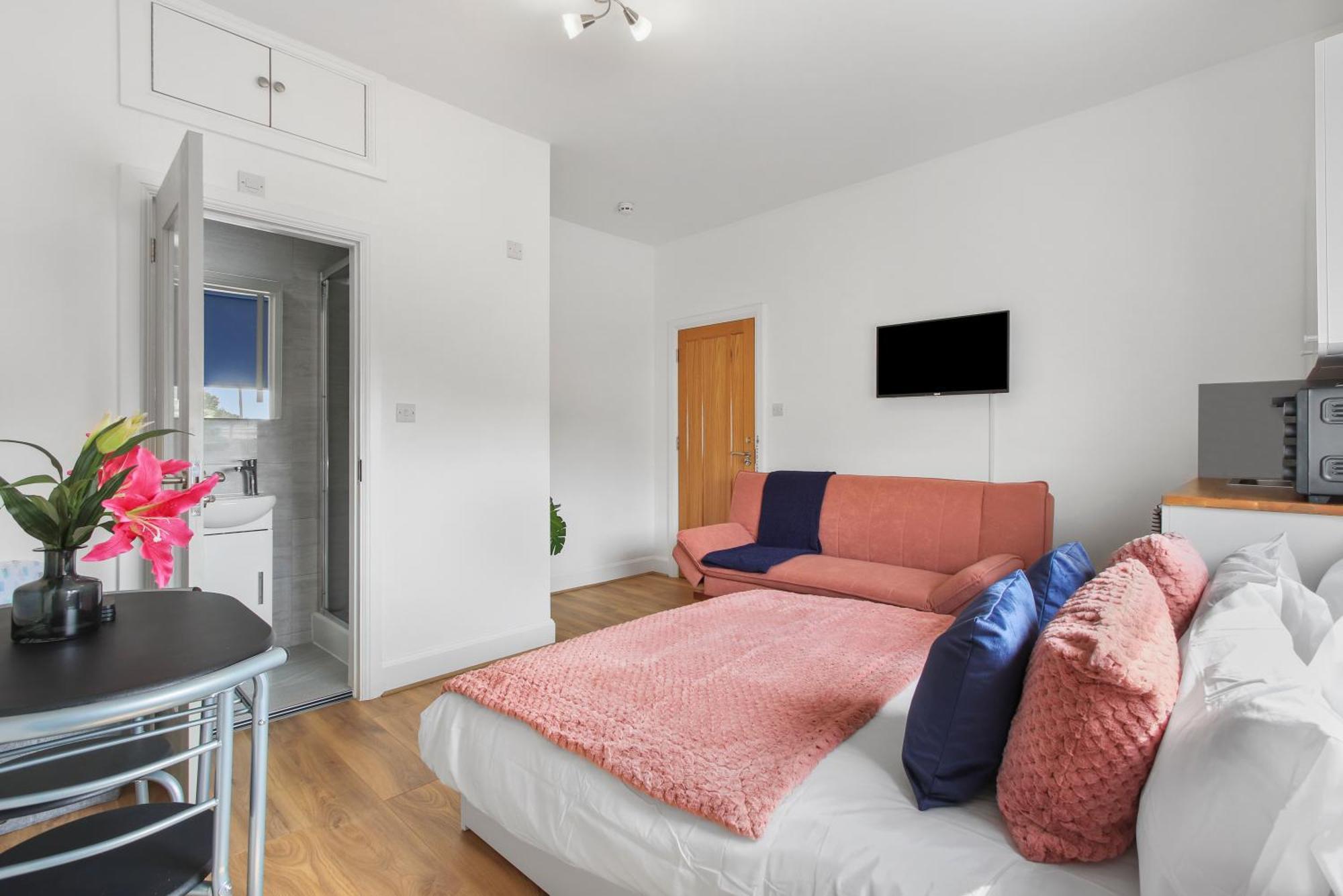 Zee Homes W6 Apartment *