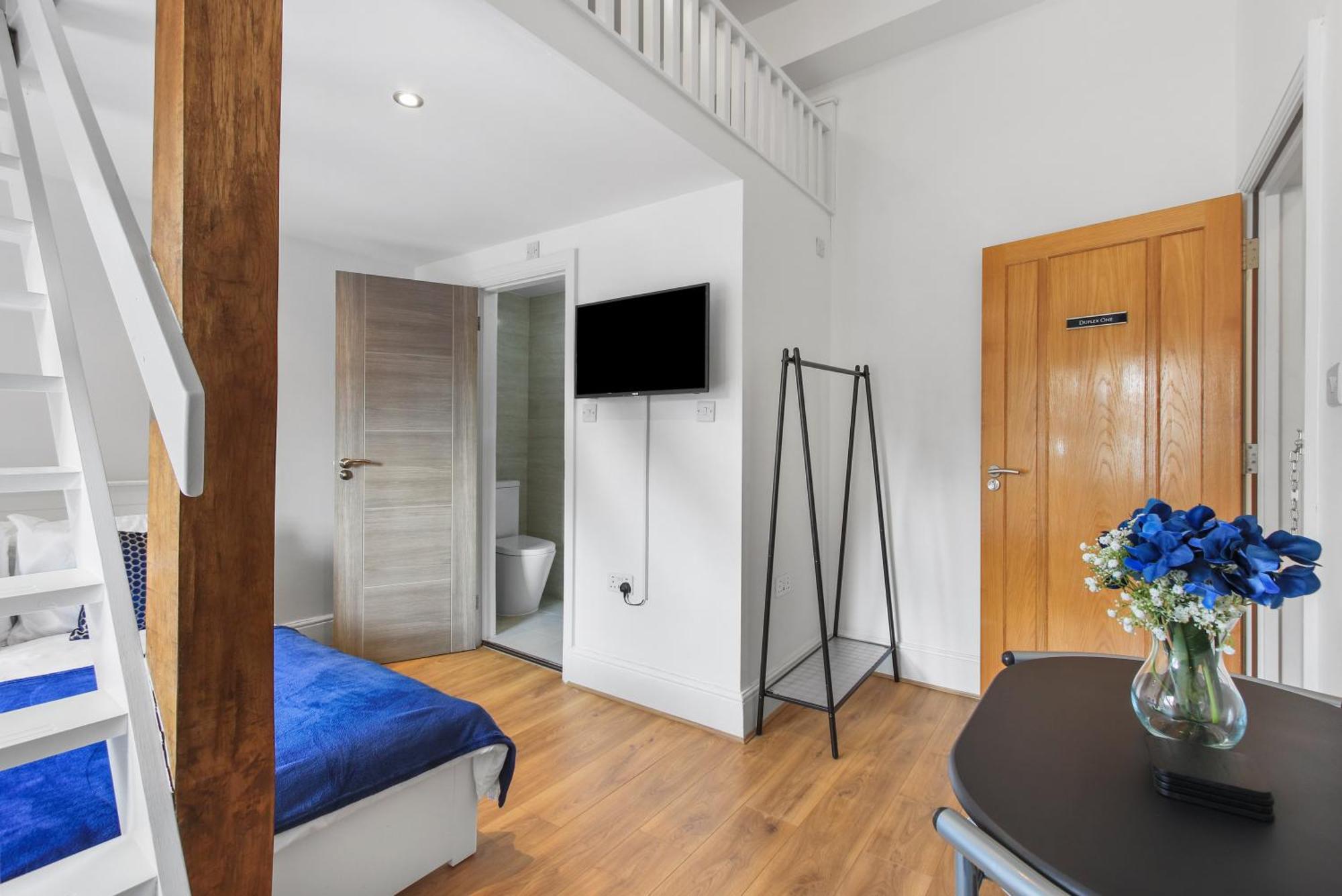 Apartment Zee Homes W6 London