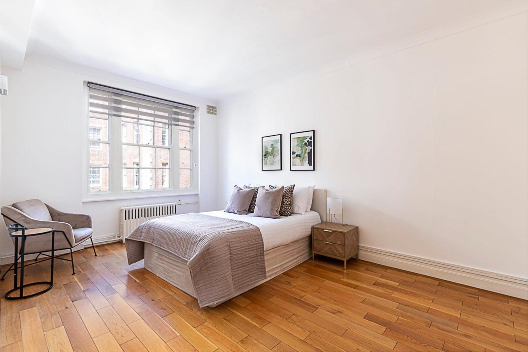 Modern 2 Bedroom Flat Near Queensway *