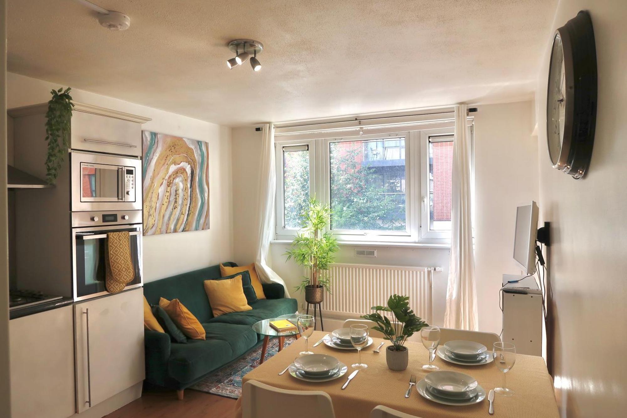 Chic 4-bed In Trendy Clerkenwell W Balcony And Walking Distance To Tube Apartment London