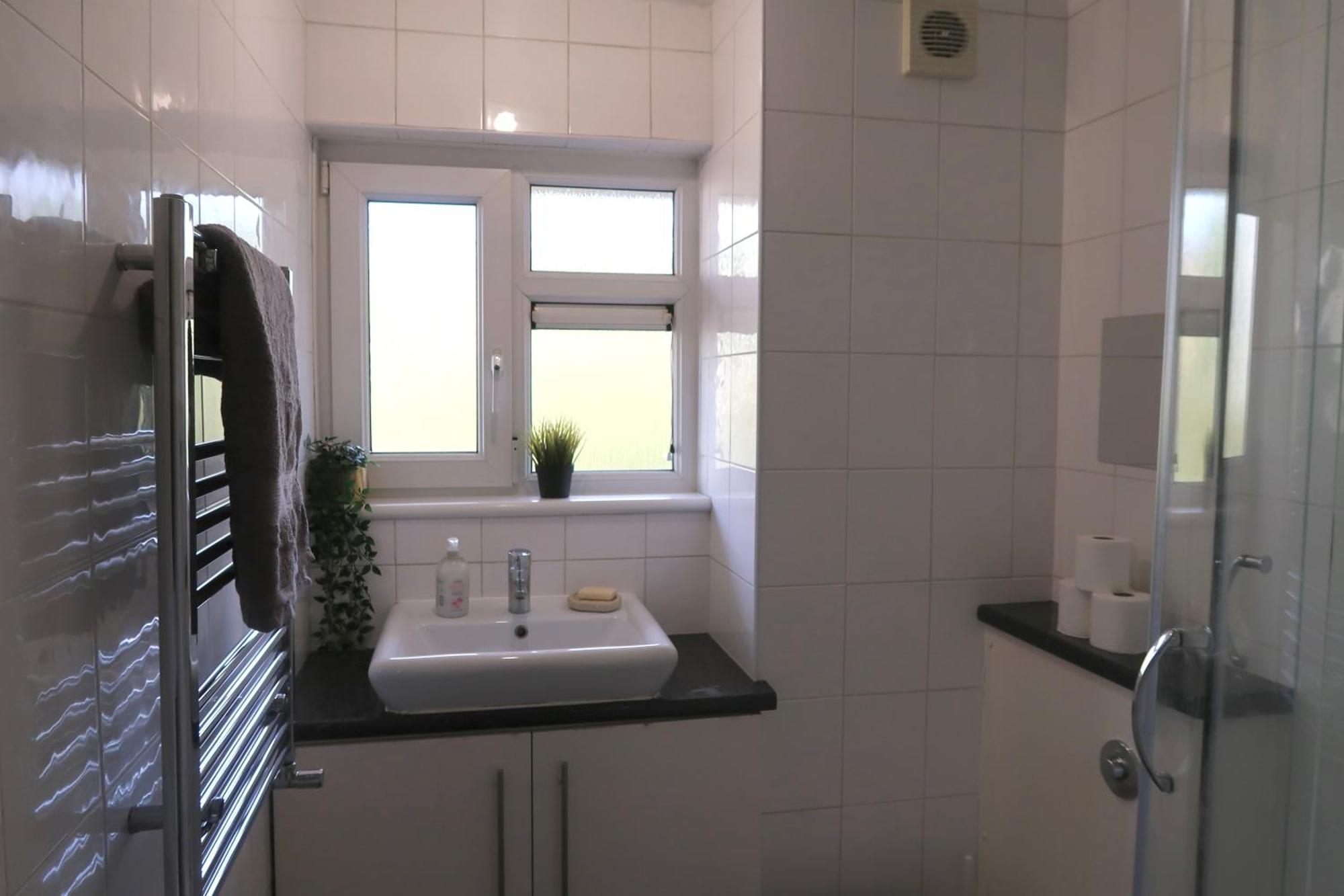 Chic 4-bed In Trendy Clerkenwell W Balcony And Walking Distance To Tube Apartment London