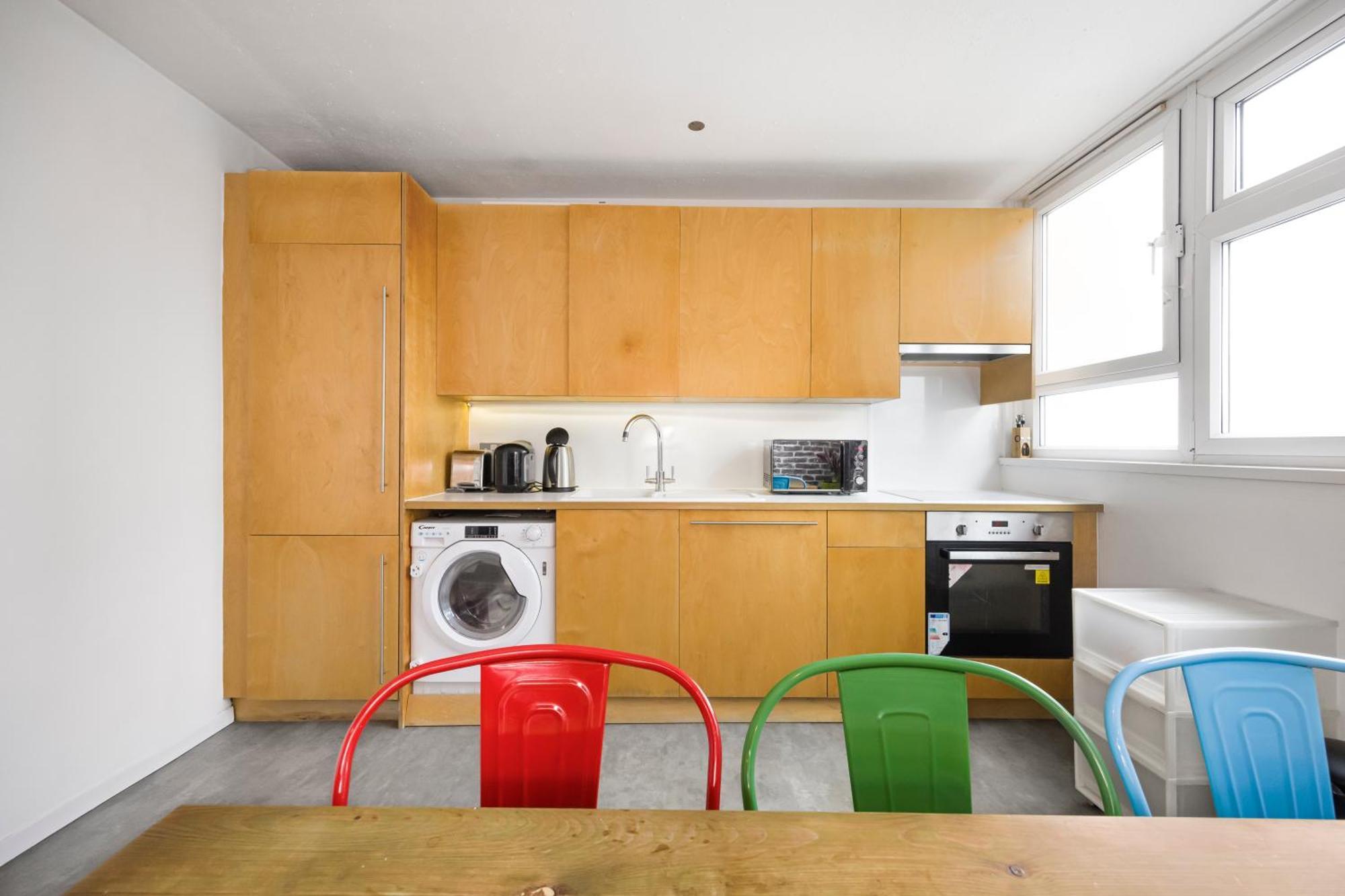 Leilighet 4-bed Flat With Stunning Views *