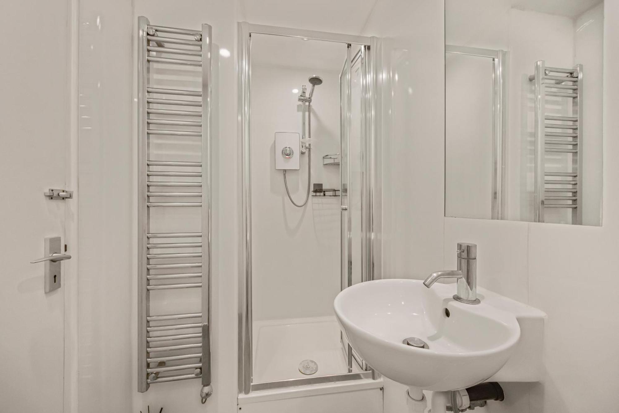 Leilighet 4-bed Flat With Stunning Views *