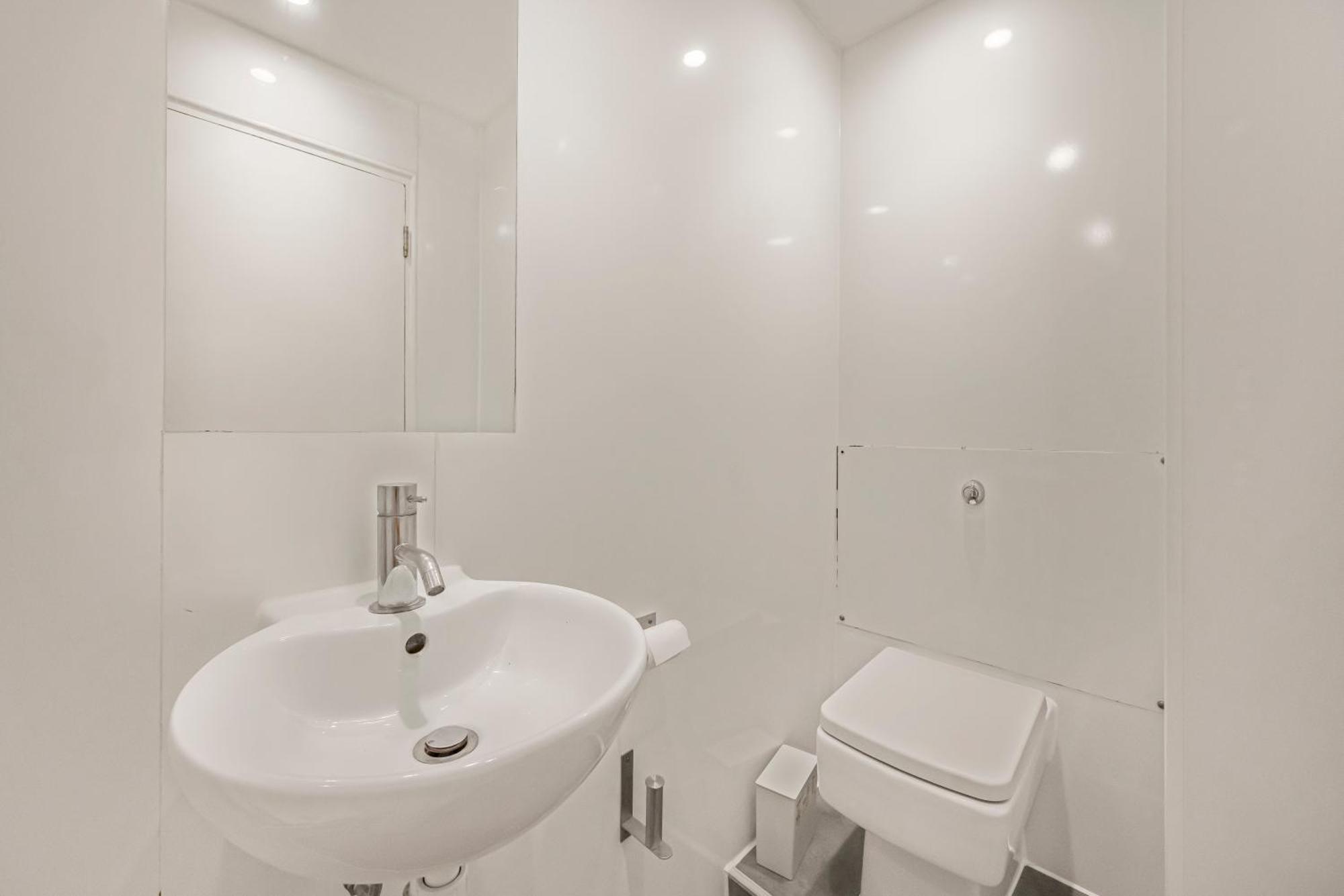 Leilighet 4-bed Flat With Stunning Views