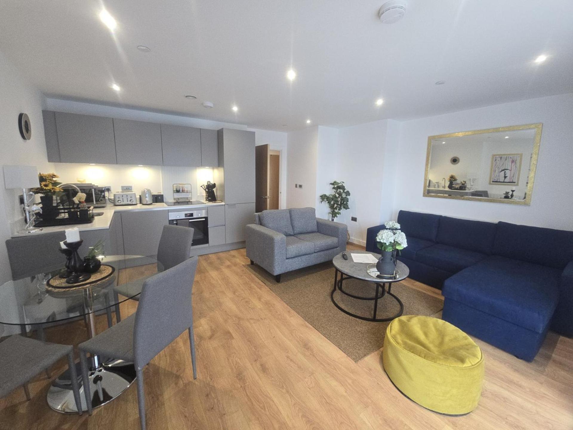 Snuggle - Riverside - Views Over Looking River Thames, Close To O2 Arena, Excel, Airport, Thames Clipper- River Boat Service, Woolwich Ferry, Onsite Parking, Twin Option Available Lägenhet London
