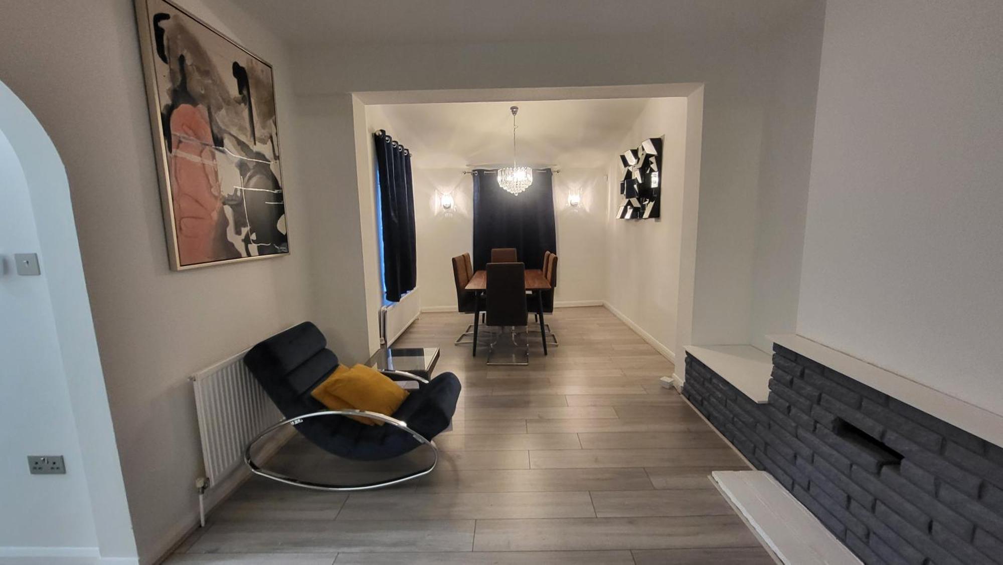 Apartment Garland Spacious 4 Bedroom House With Garden And Parking