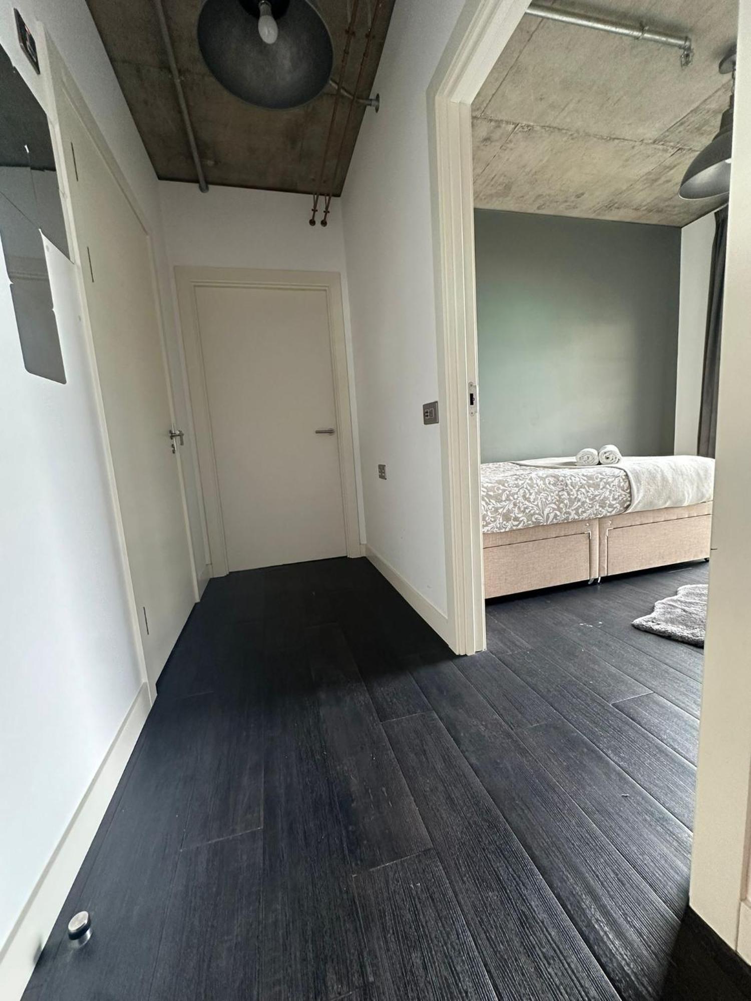 Stylish Two Bedroom Apartment! Apartment