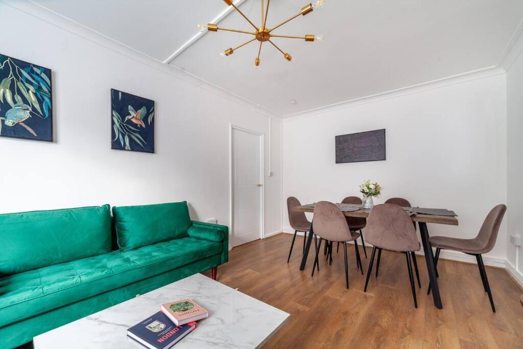Lux 3-bed With Patio In Lägenhet
