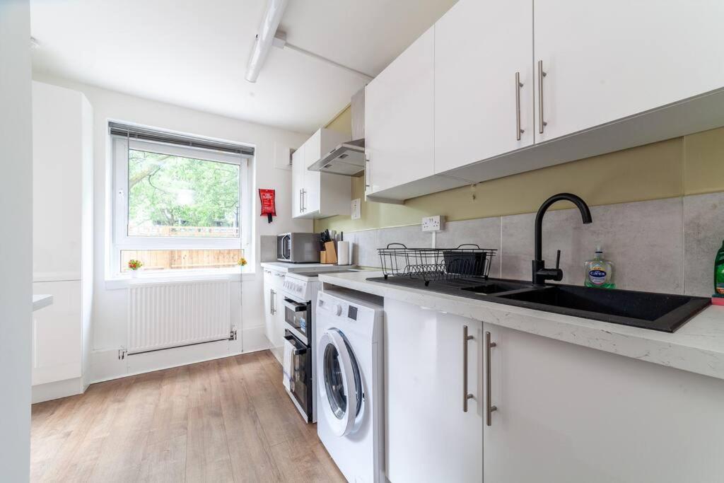 Lägenhet Lux 3-bed With Patio In *