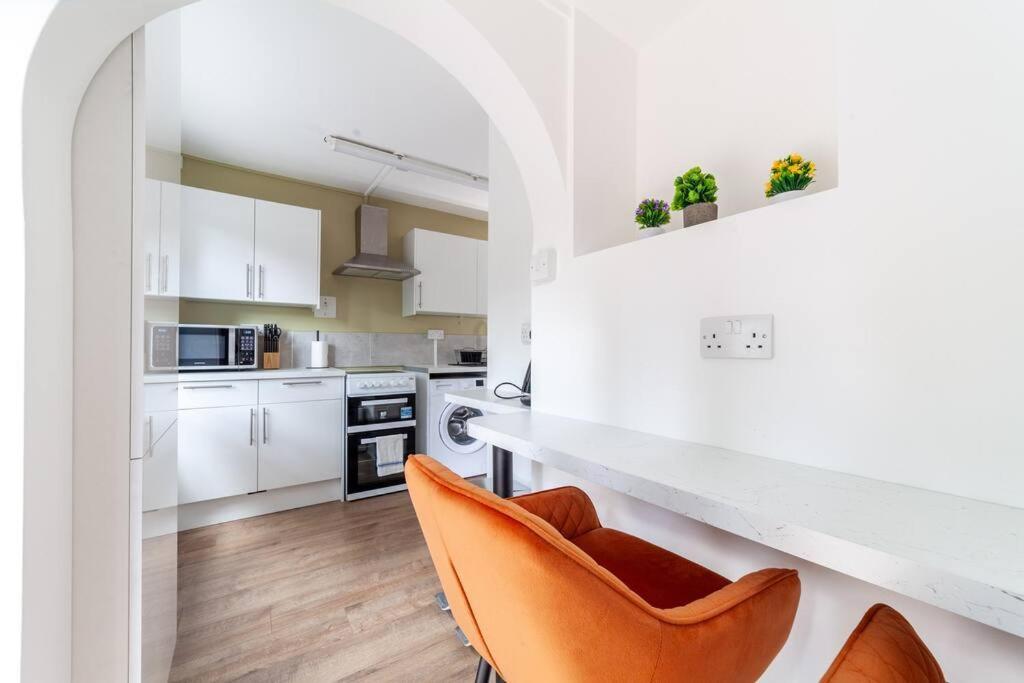 Lägenhet Lux 3-bed With Patio In London