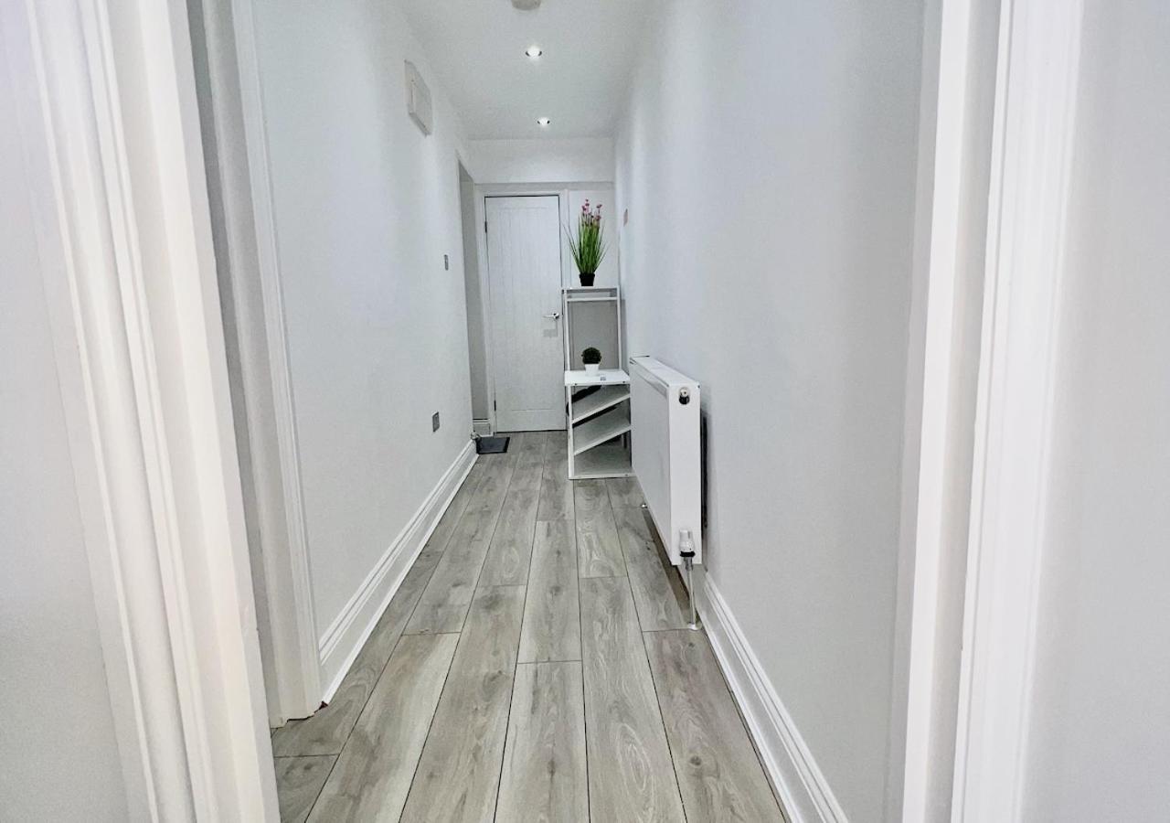 Vakantiehuis Three Bedroom By Dashh Short Lets & Serviced In Shepherds Bush Sleeps 9 With Free Wifi