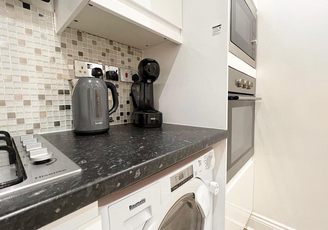 Vakantiehuis Three Bedroom By Dashh Short Lets & Serviced In Shepherds Bush Sleeps 9 With Free Wifi *
