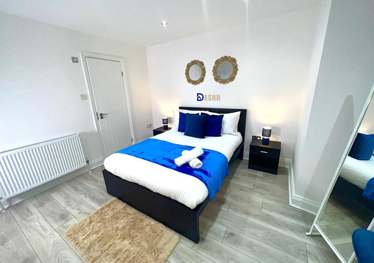 Three Bedroom By Dashh Short Lets & Serviced In Shepherds Bush Sleeps 9 With Free Wifi