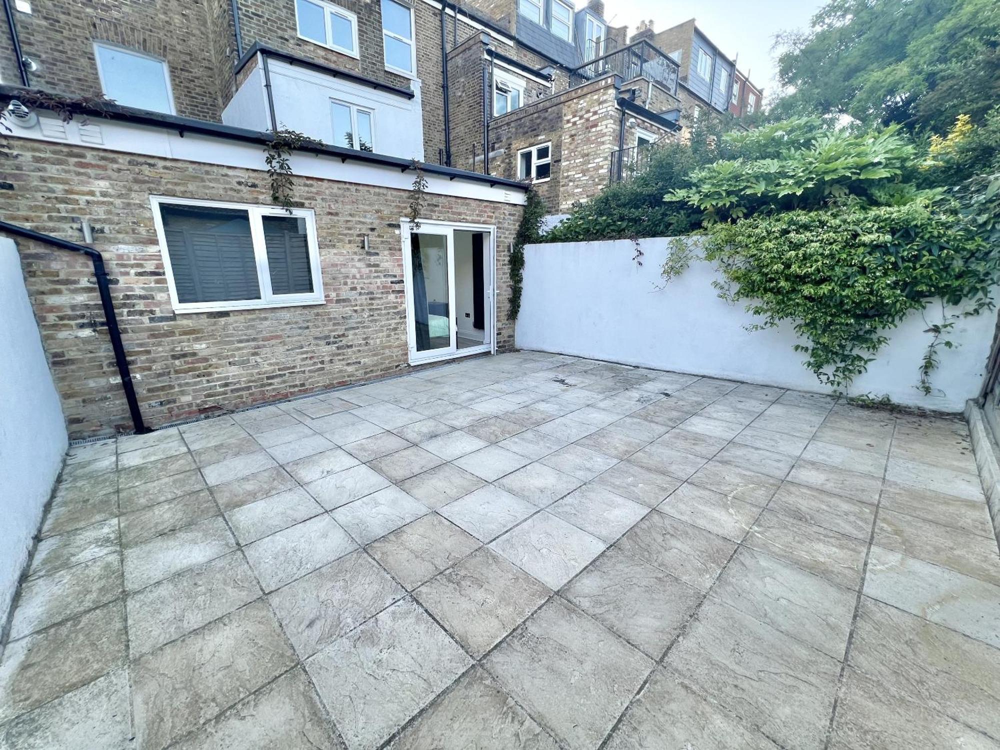 Three Bedroom By Dashh Short Lets & Serviced In Shepherds Bush Sleeps 9 With Free Wifi * Londen