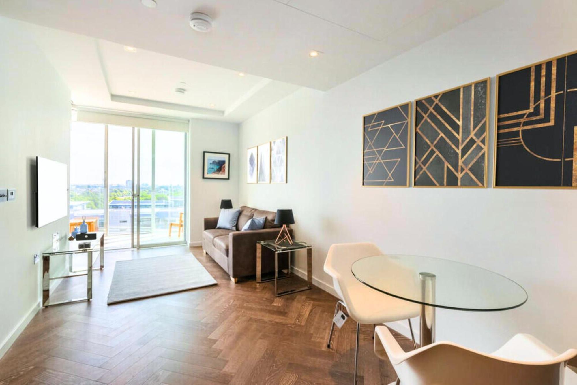 Battersea Power Station - Winter Garden Balcony & 1gb Wifi - Luxurylondonstays * Londen
