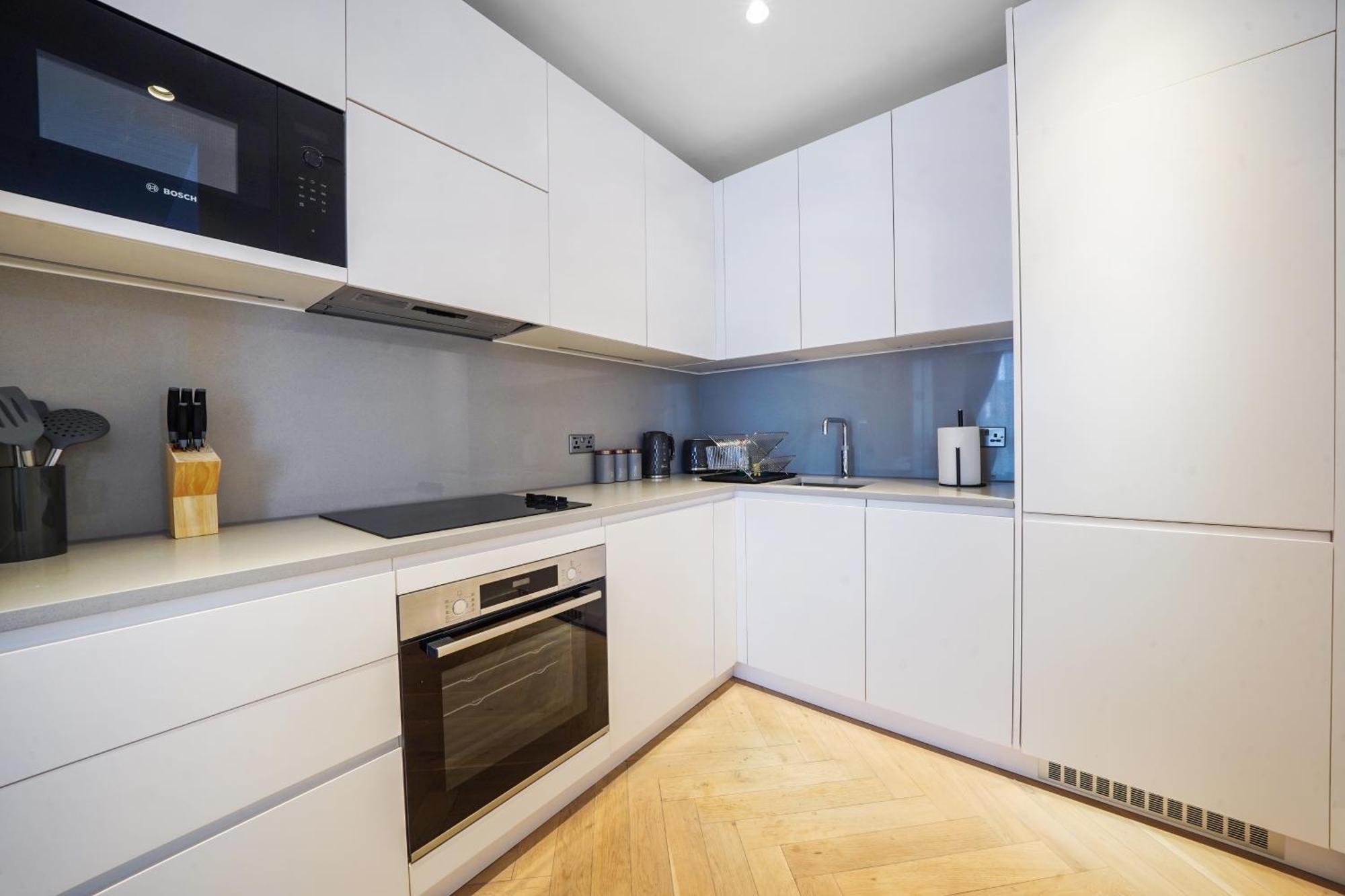 Leilighet The Zurich Apartment, 6 Beds, 15mins To London, 10mins Wembley Stadium *