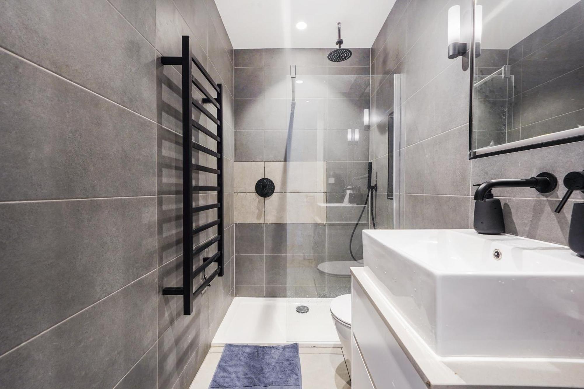 Leilighet The Zurich Apartment, 6 Beds, 15mins To London, 10mins Wembley Stadium