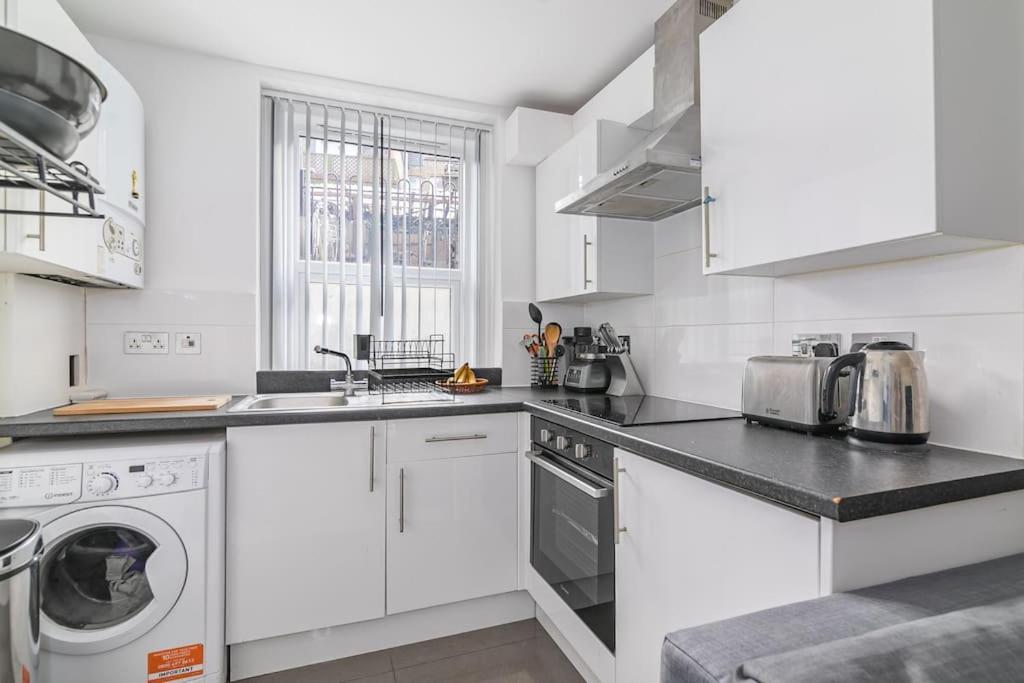 One Bed Flat In Chiswick Appartement *
