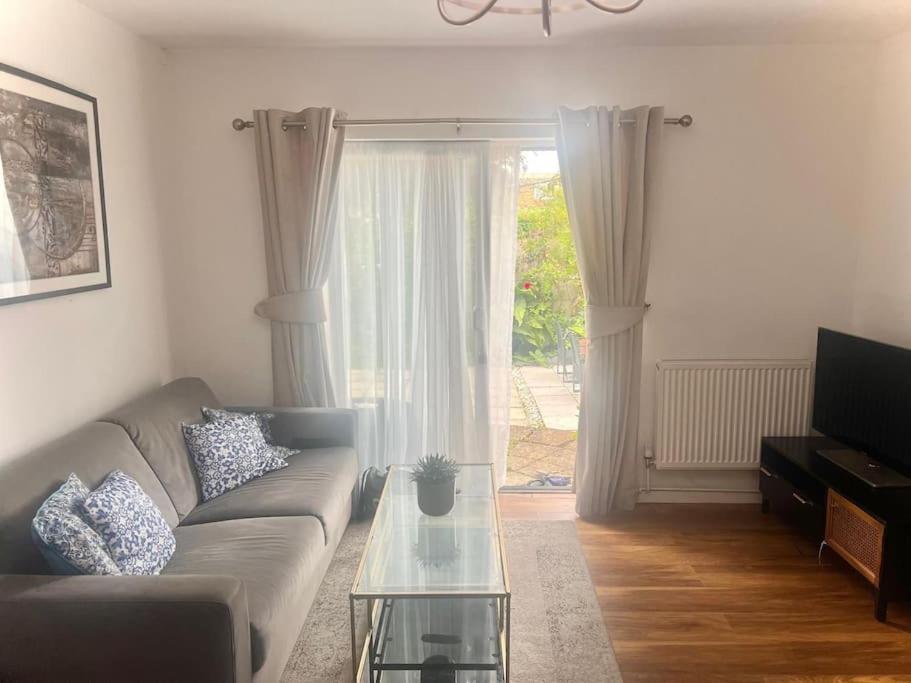 Appartement Beautiful 1 Bedroom House With Garden *