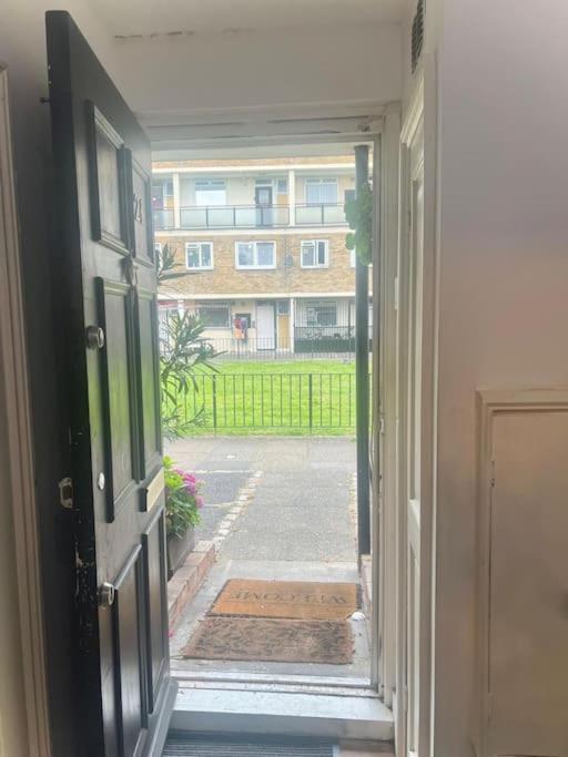 Beautiful 1 Bedroom House With Garden * Londres