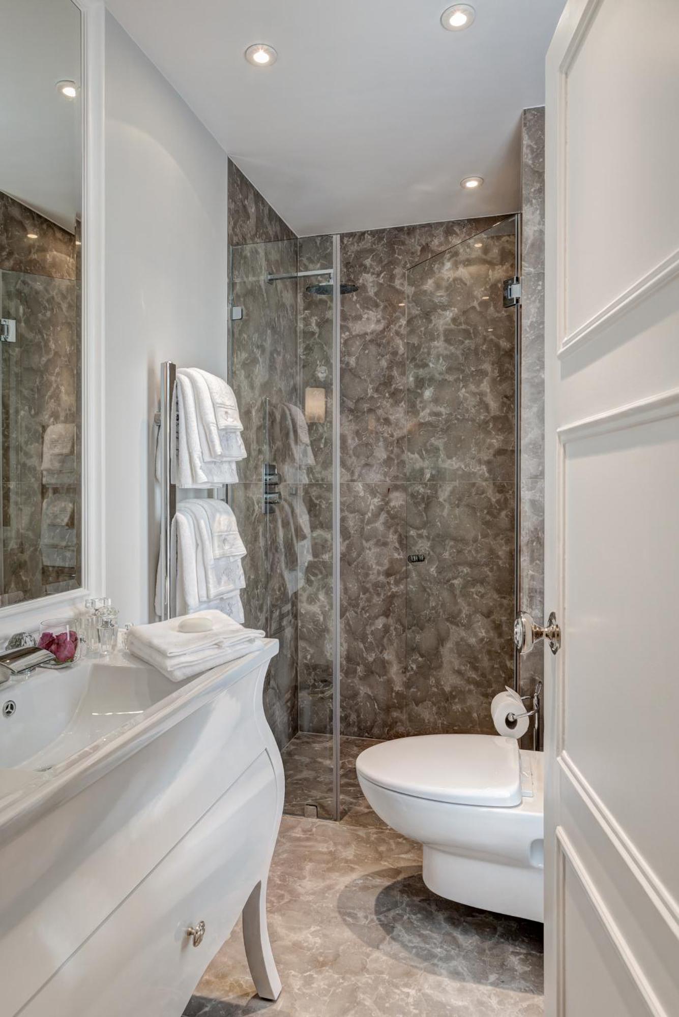 Beautiful & Luxurious 3 Bed Home, With Amazing Terrace Apartment London