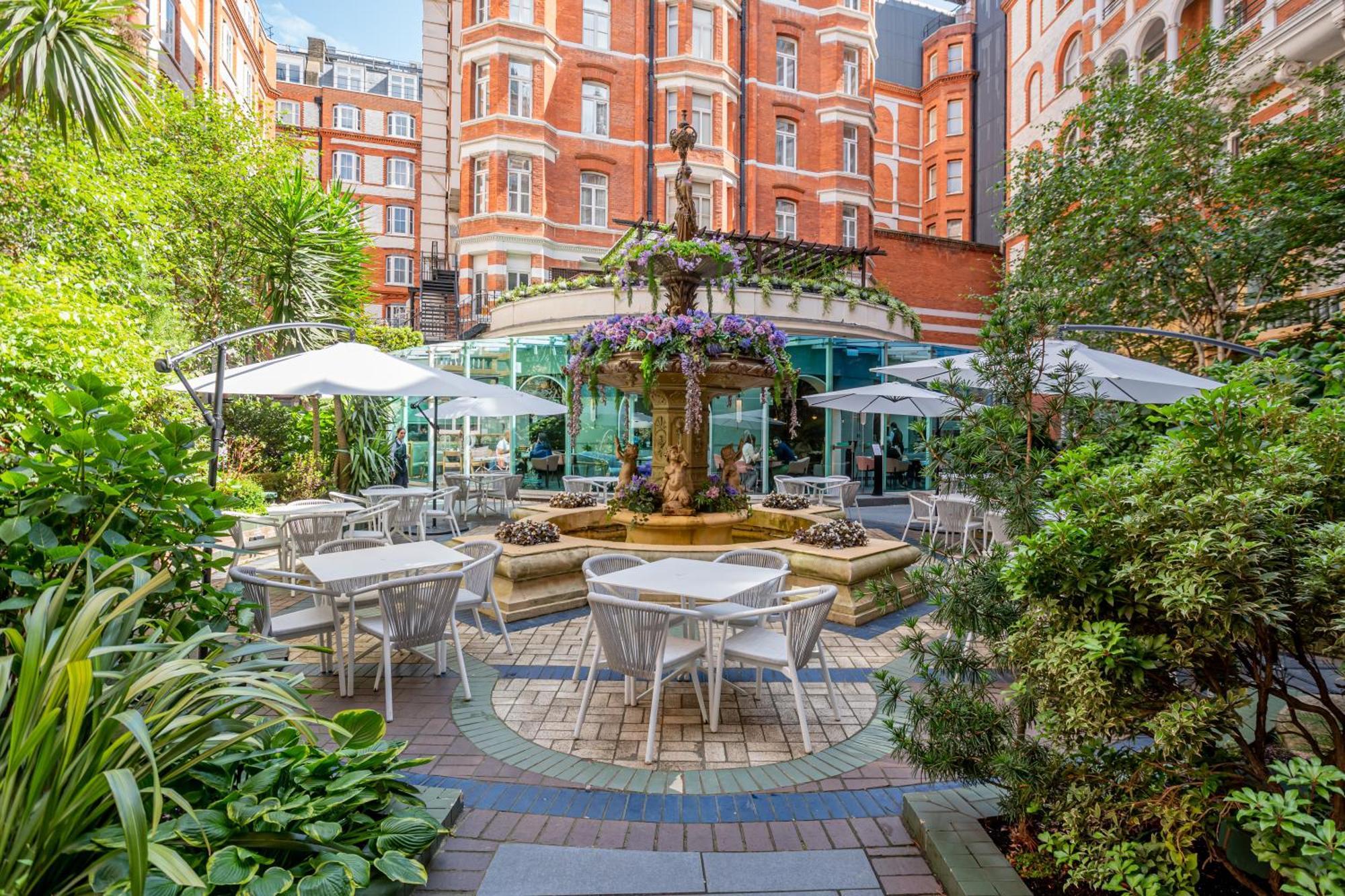 Hotel St. James' Court, A Taj Hotel, 4*