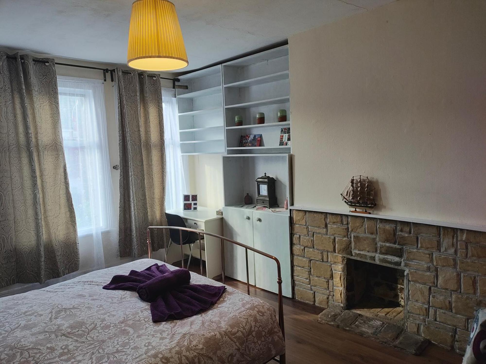 Elegant King Bed Get Away Gasthof London