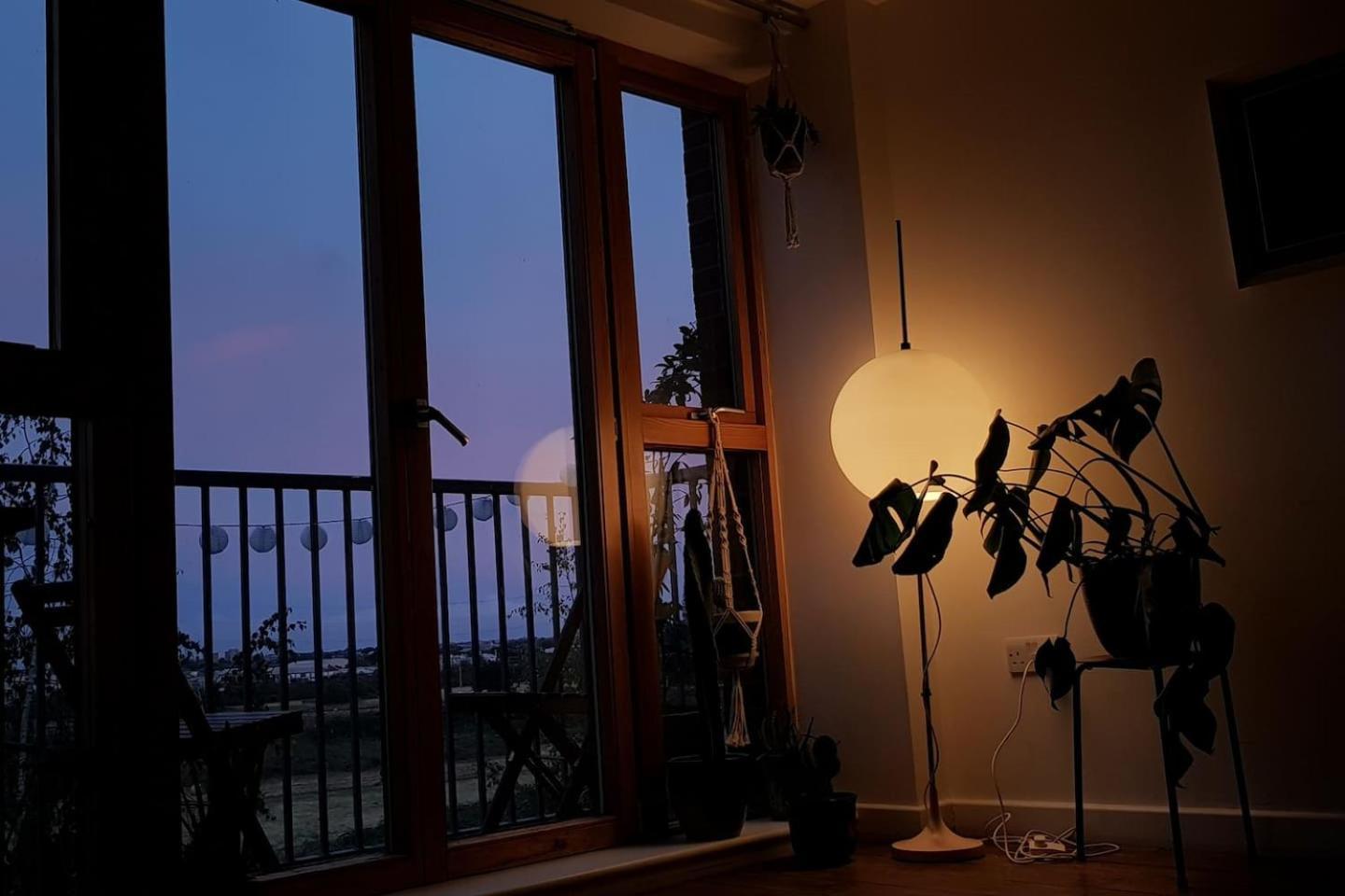 Idyllic Flat Over River Lea Appartement