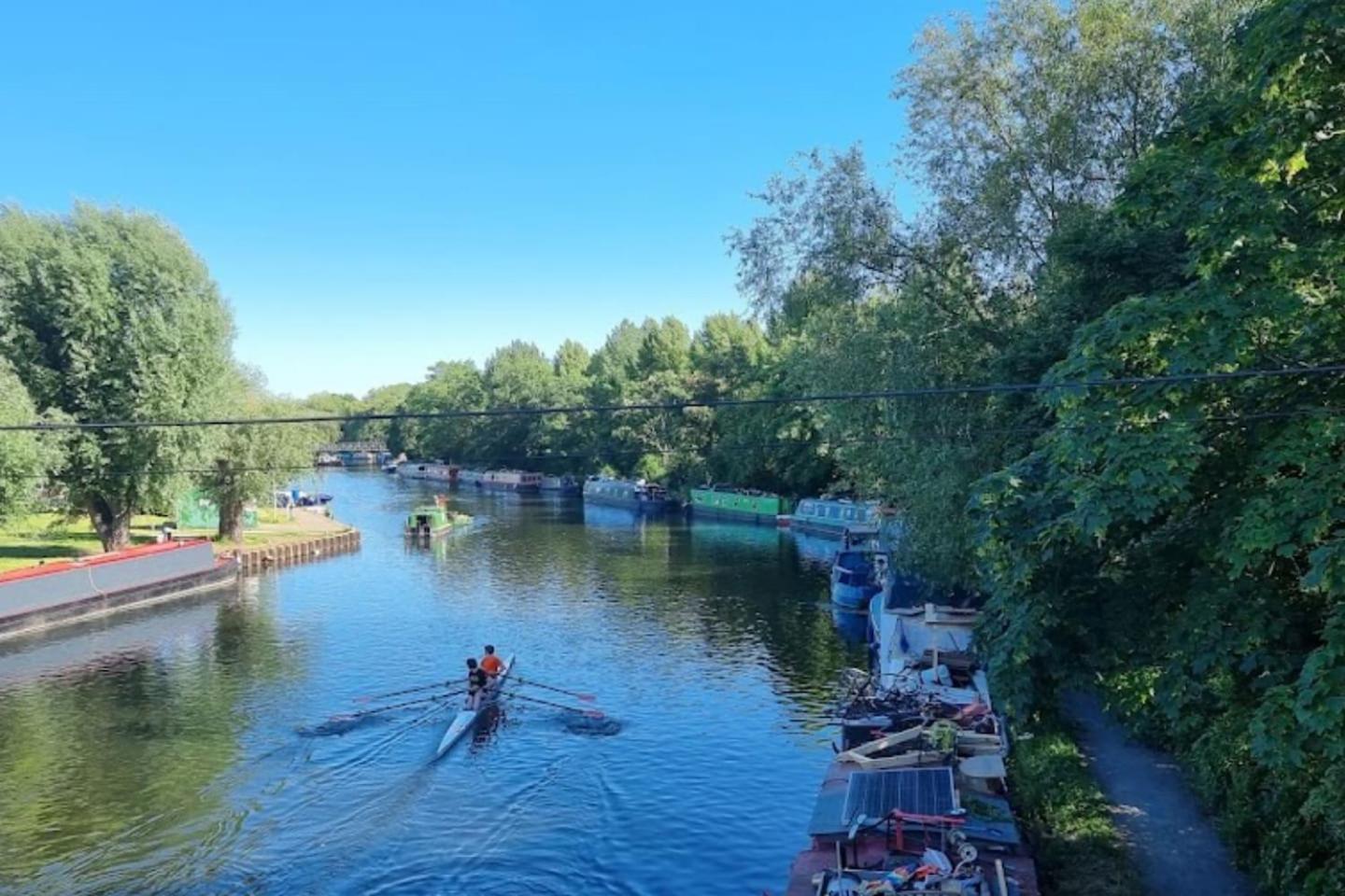 Idyllic Flat Over River Lea Appartement *