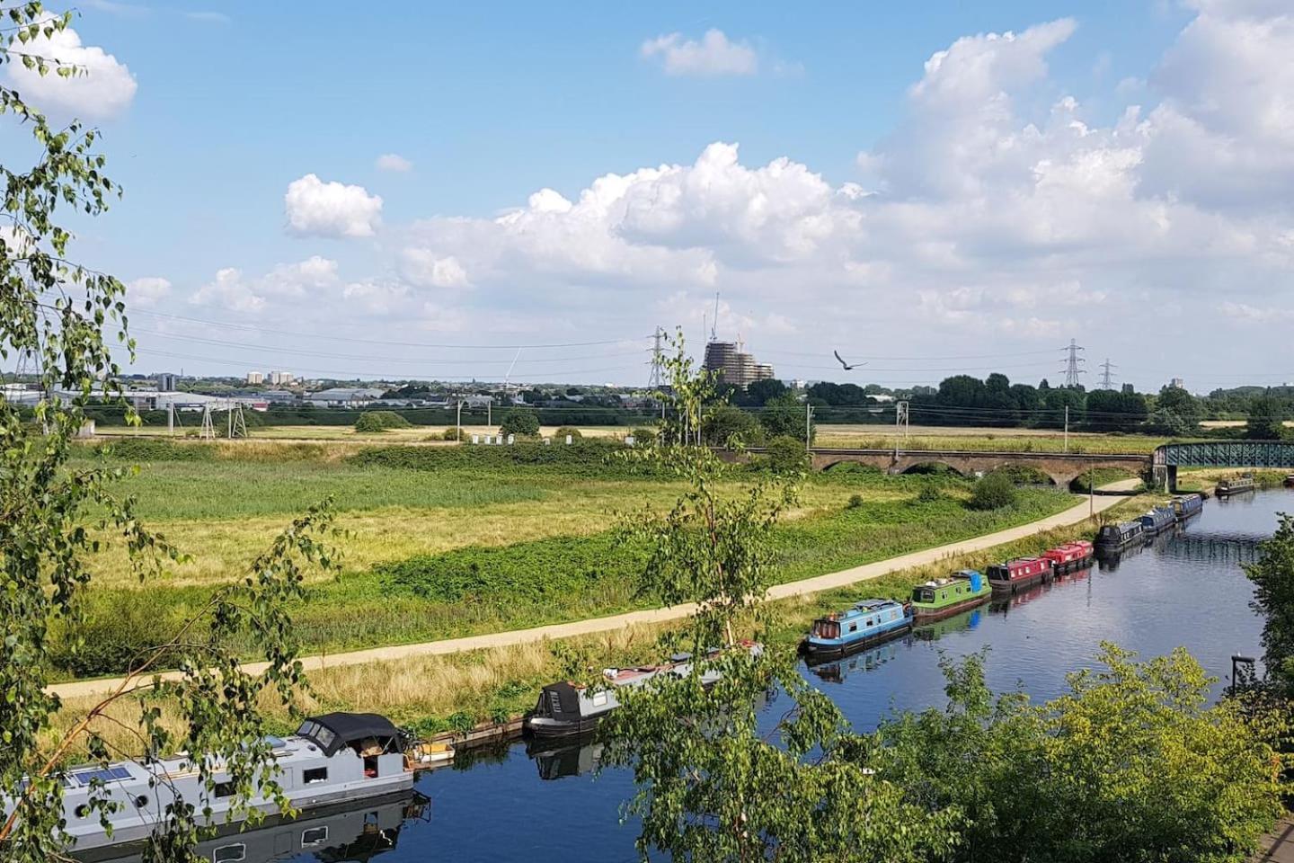 Idyllic Flat Over River Lea Appartement *