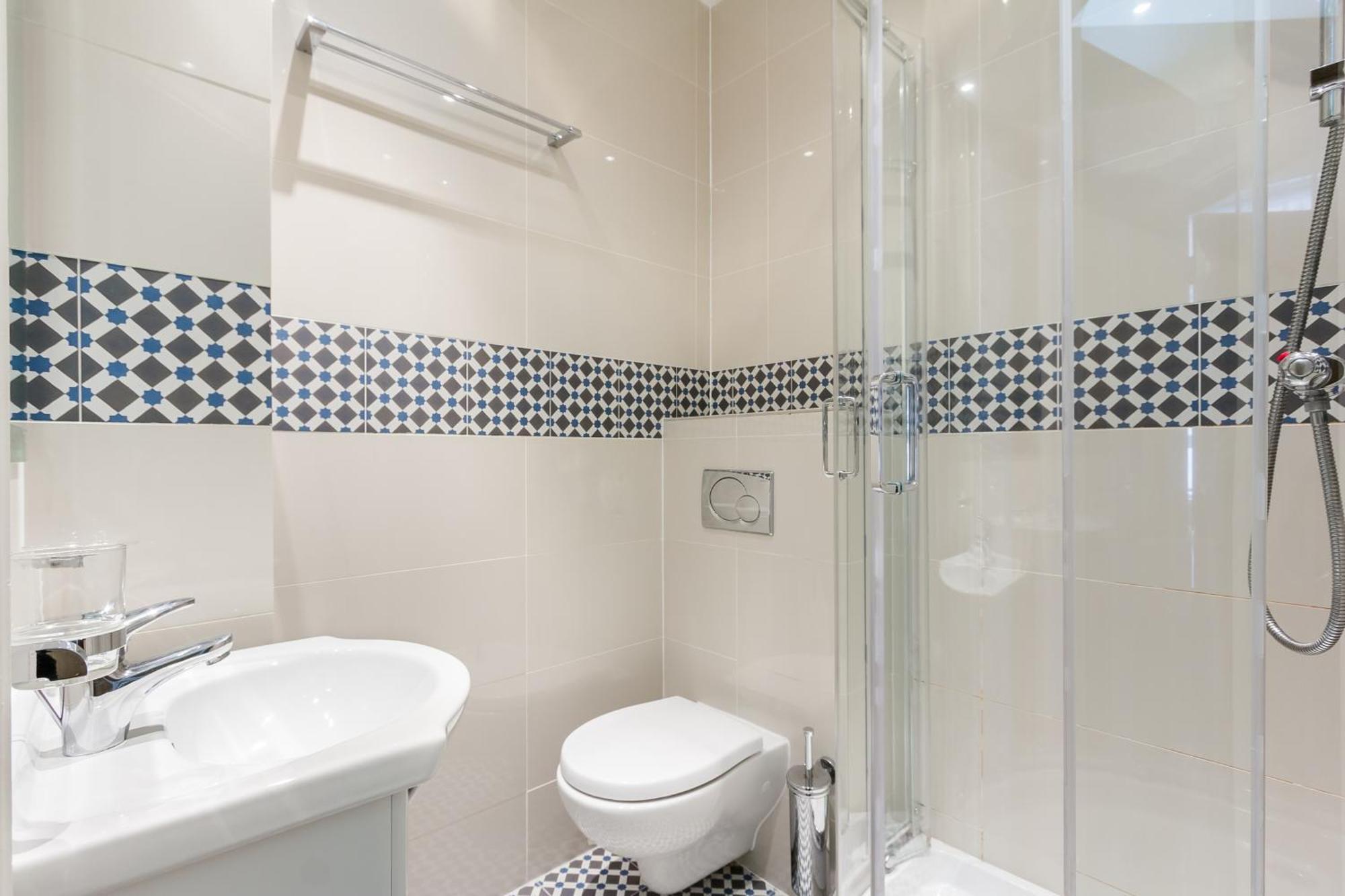 Gower House 3*